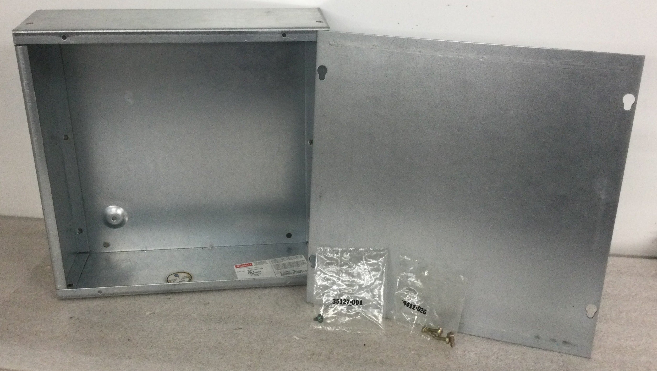 Hoffman ASG12x12x4NK 12"(H) x 12"(W) x 4"(D) SCR CVR Pull Box with Fl