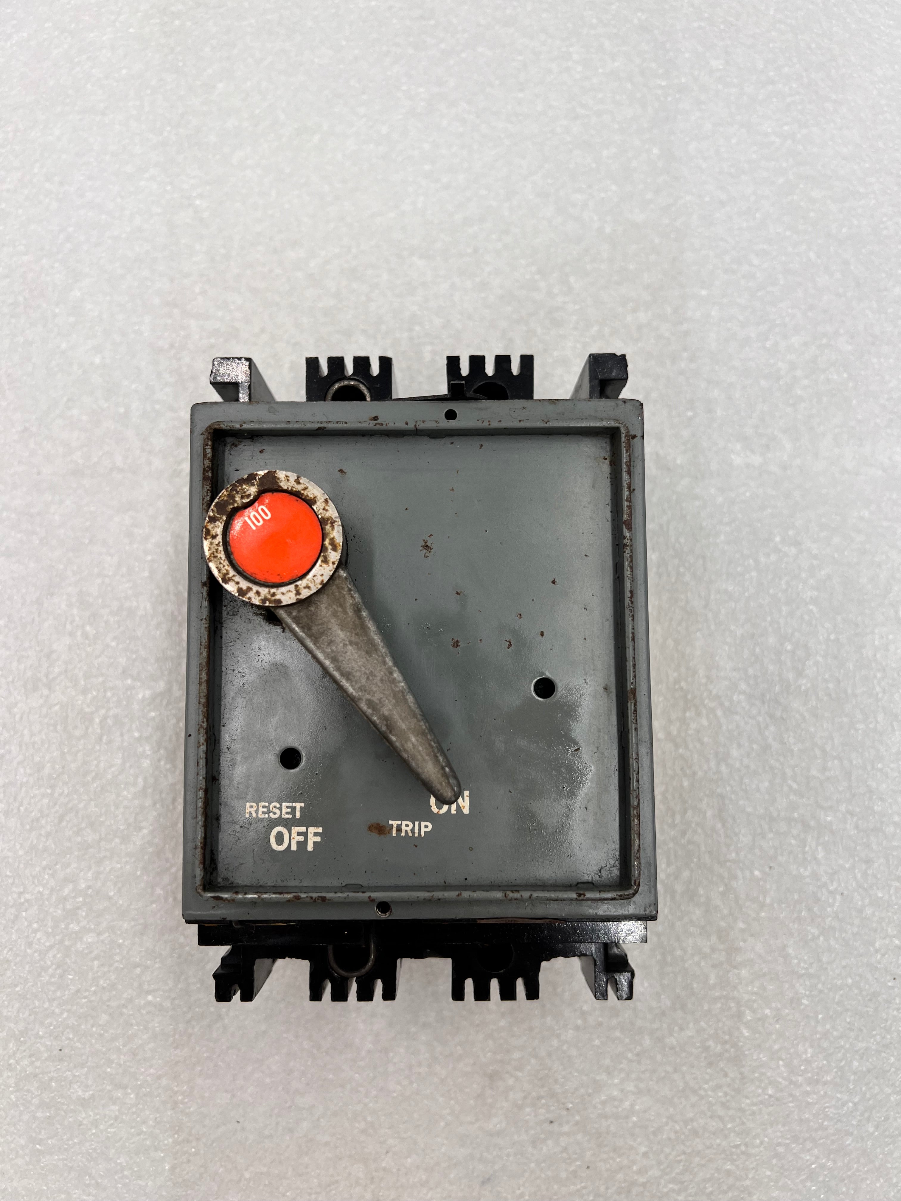 Interruttore Federal Pacific 50 Amp – 3 Poli, NEF, AC/DC, Usato Ma Funzionante