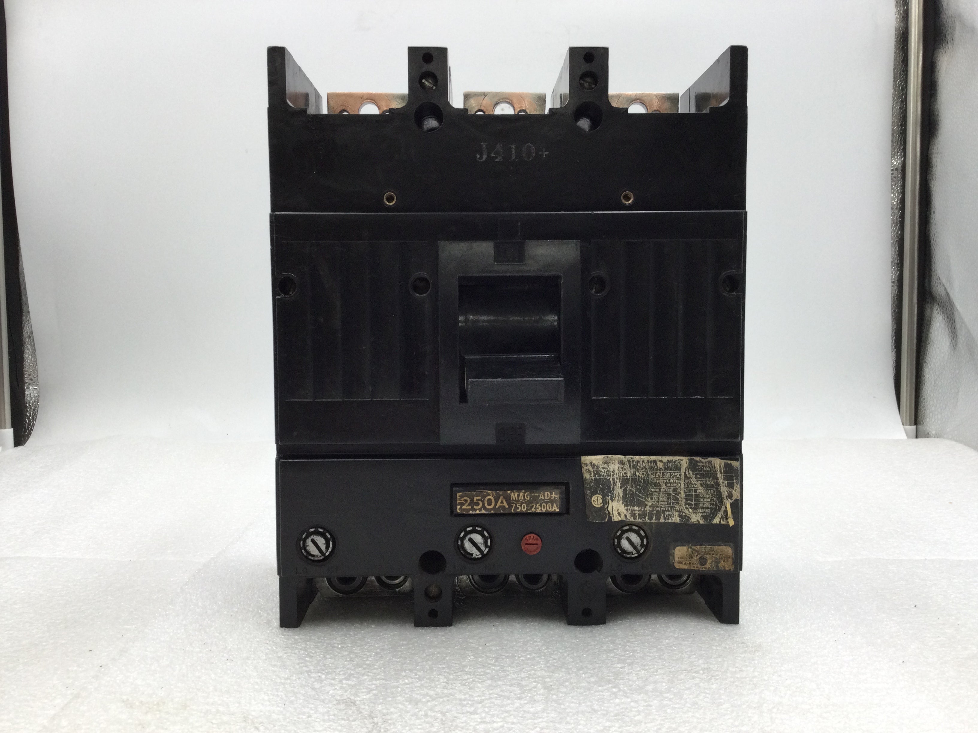 Disjoncteur GE Modèle TJJ436250 - 3 Pôles, 250 Ampères - Tension 480/600V - Occasion Fonctionnel