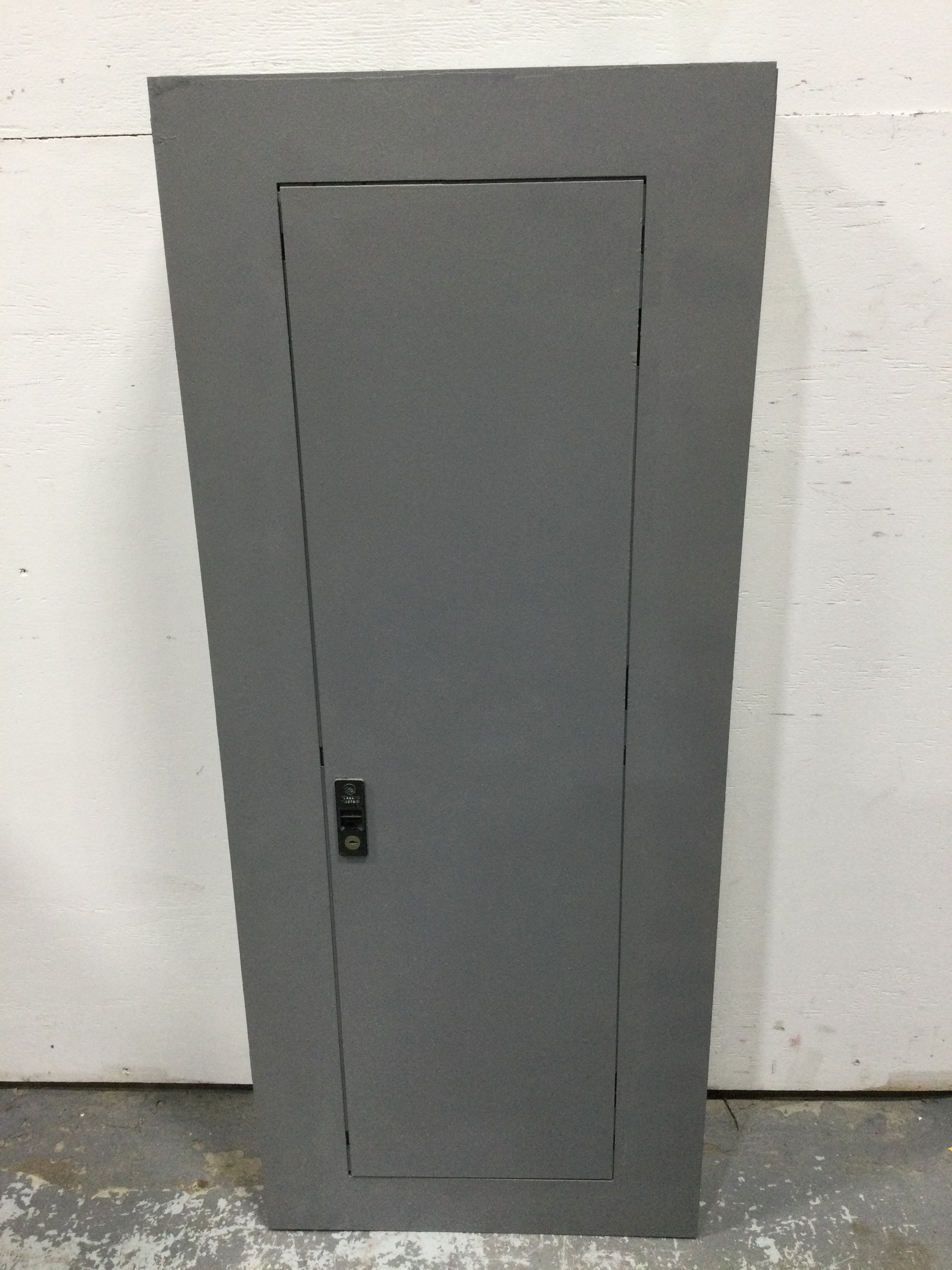 GE A Series 225 amp 277/480V 15 space 30 circuit panelboard With 225 a