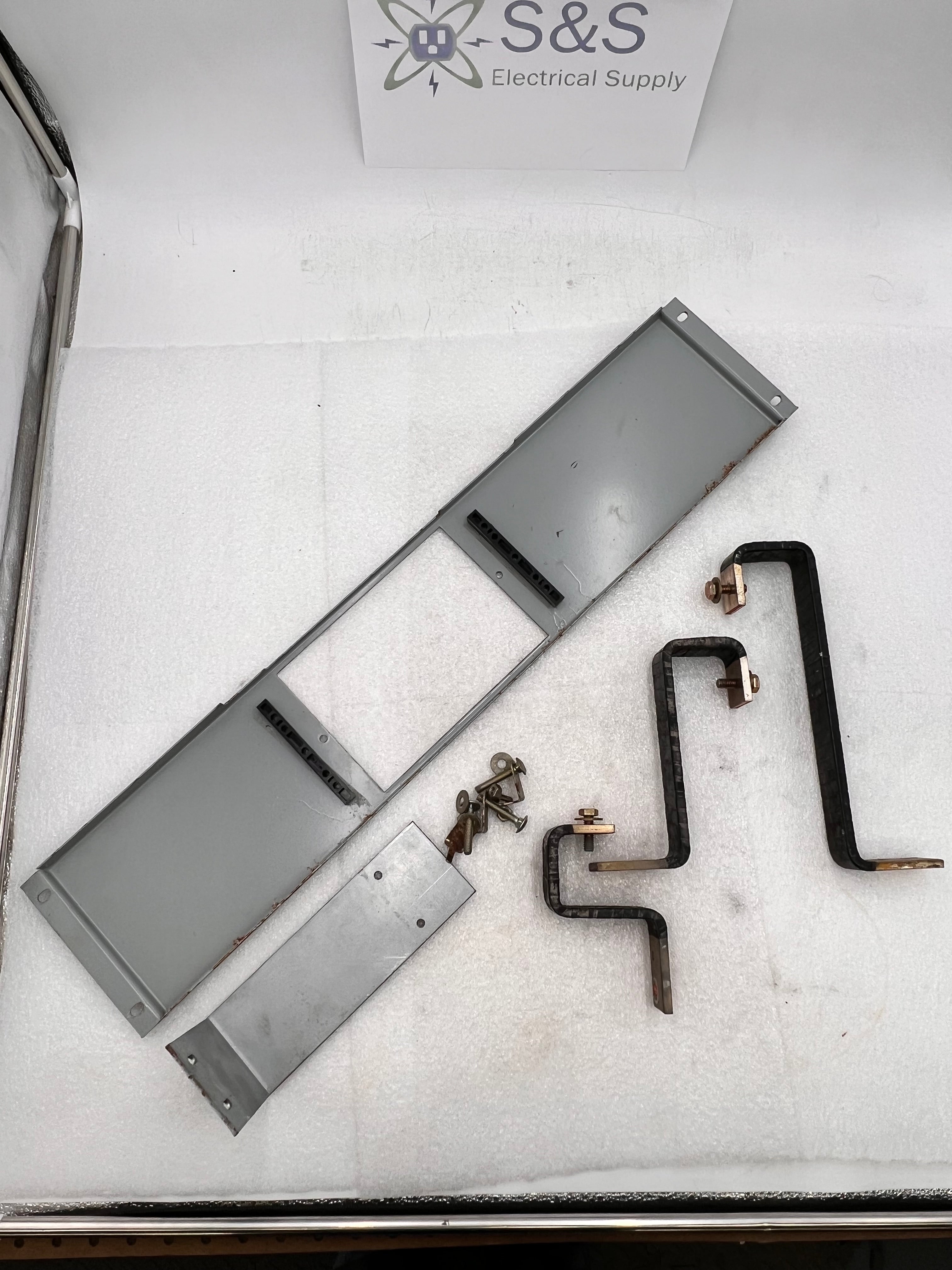 GE Spectra Series AMCB3GMFP 250600 Amp Circuit Breaker Mounting Kit