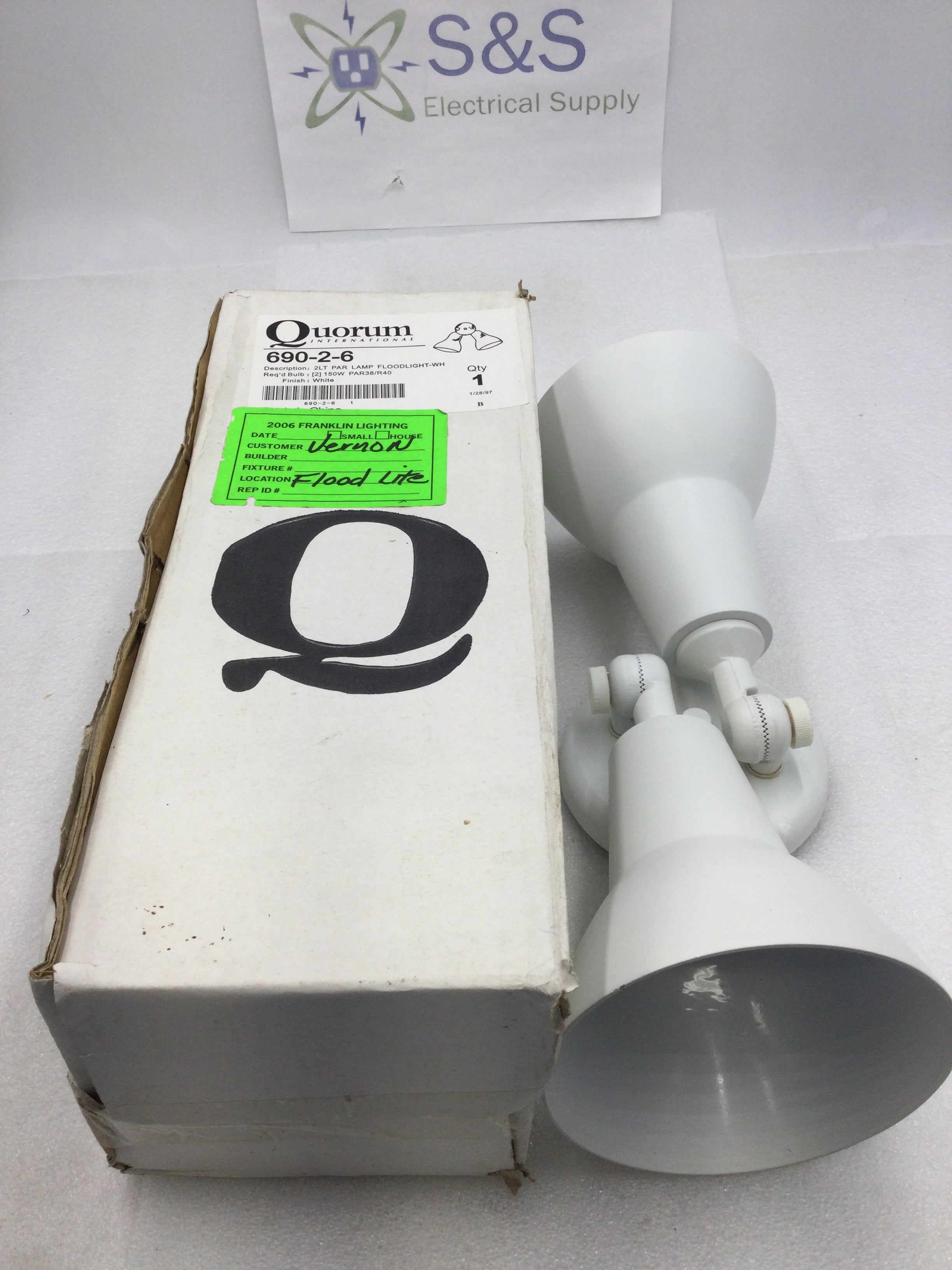 Quorum International 690-2-6 Fort Worth 2 Light 10 Inch White Flood Li