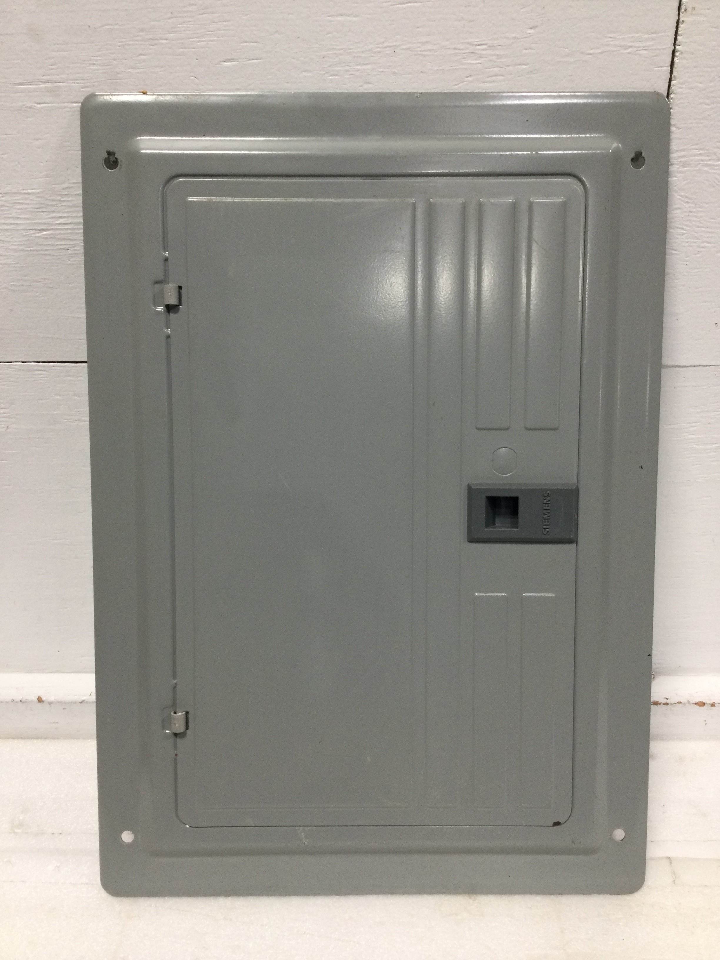 Siemens G1624B1100 100 Amp 16 Space 120/240V Panel/Door w/Main 22 1/8