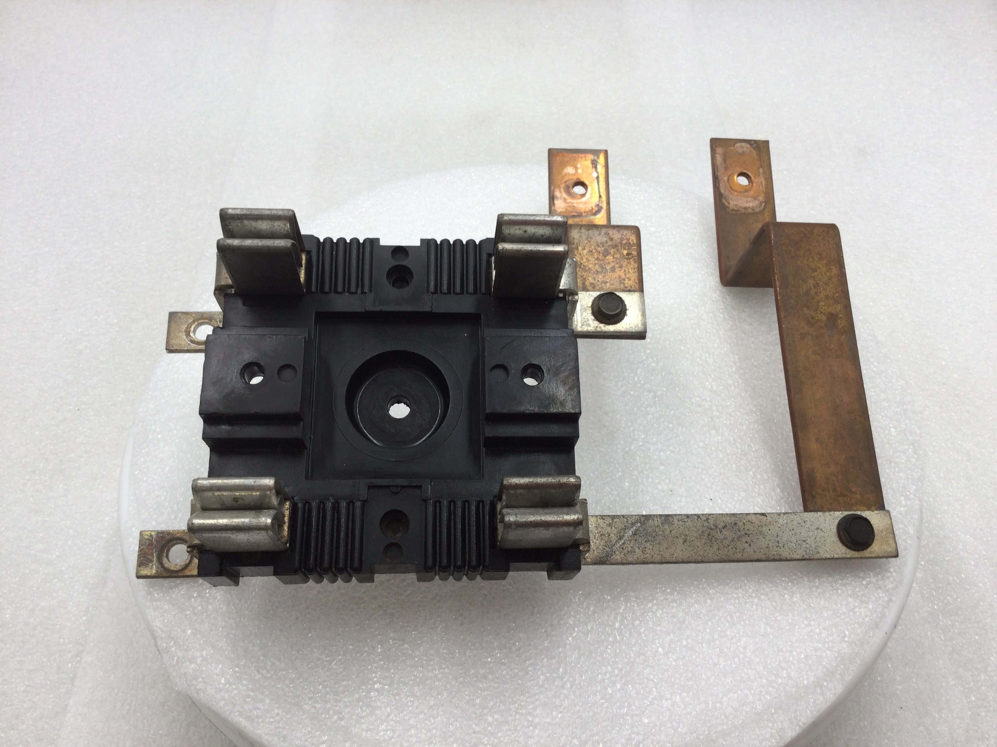 Prise électrique Eaton CHM1N7N4NS 125A 120/240V - Panneau Piédestal Neuf