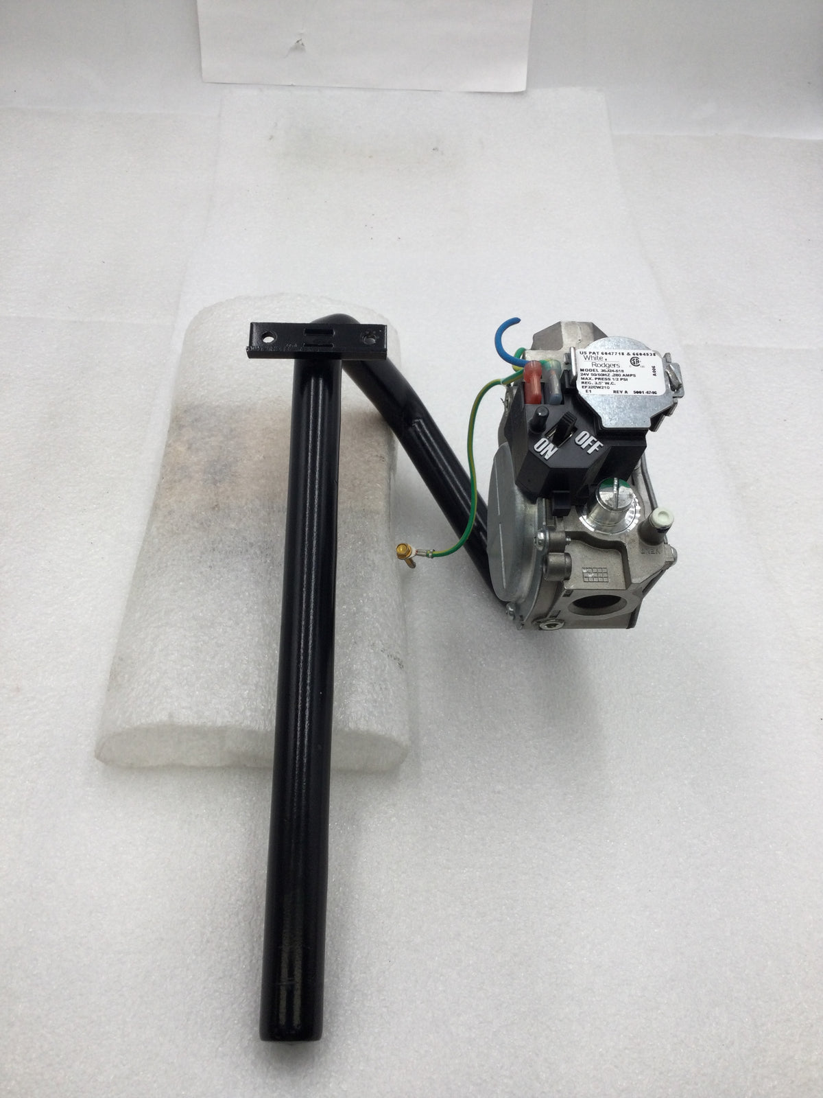 White Rodgers Gemini 36J24-618 Furnace Gas Valve EF32CW210 with Manifo