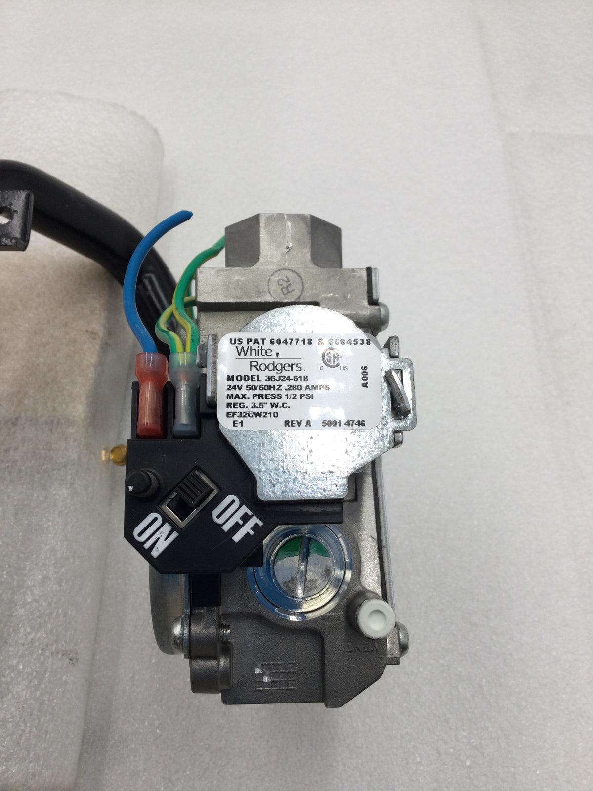 White Rodgers Gemini 36J24-618 Furnace Gas Valve EF32CW210 with Manifo
