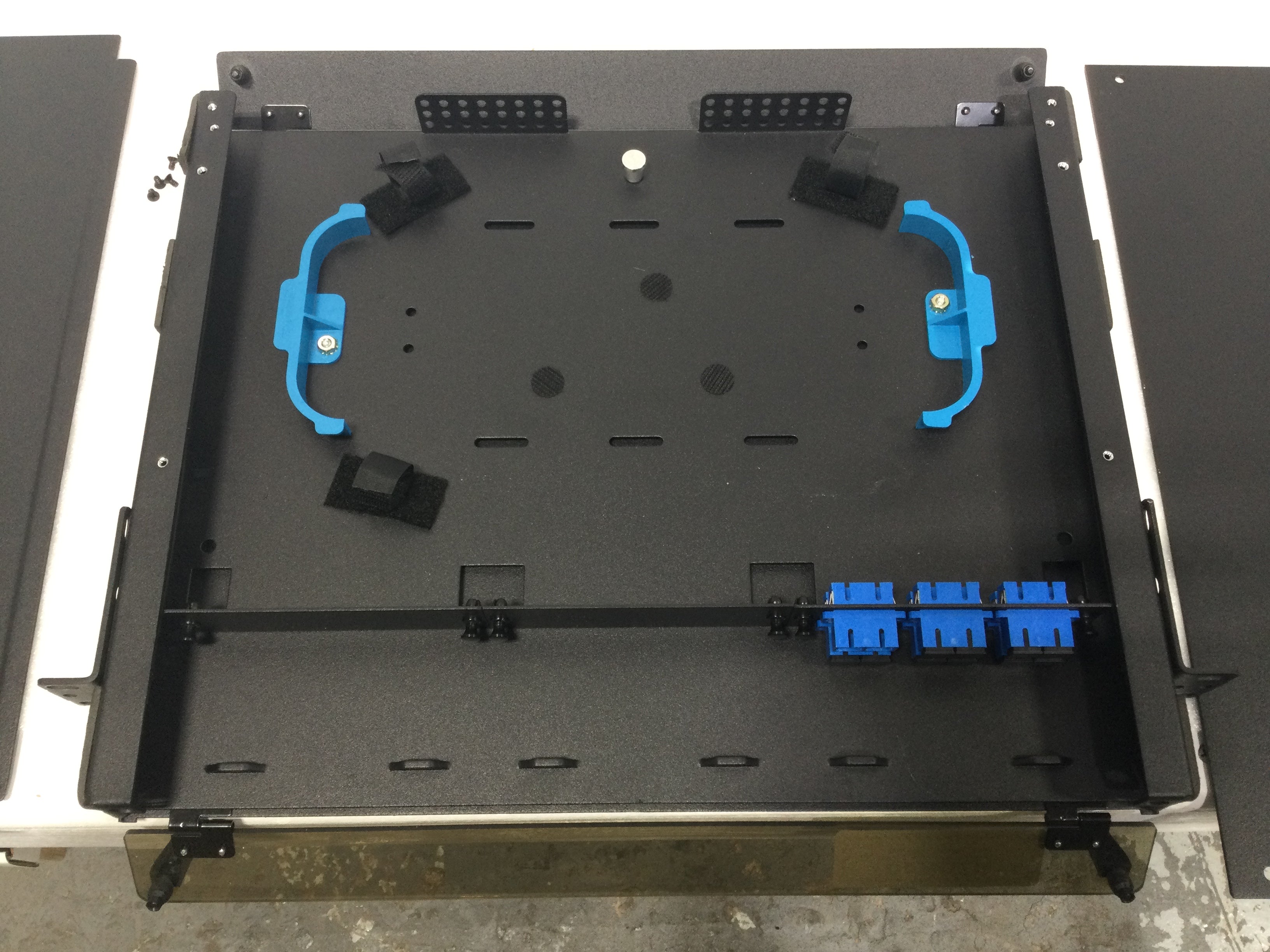 Leviton Fiber Optic Server Rack 1RU w/ 6 Fiber Optic Ports & Sliding T