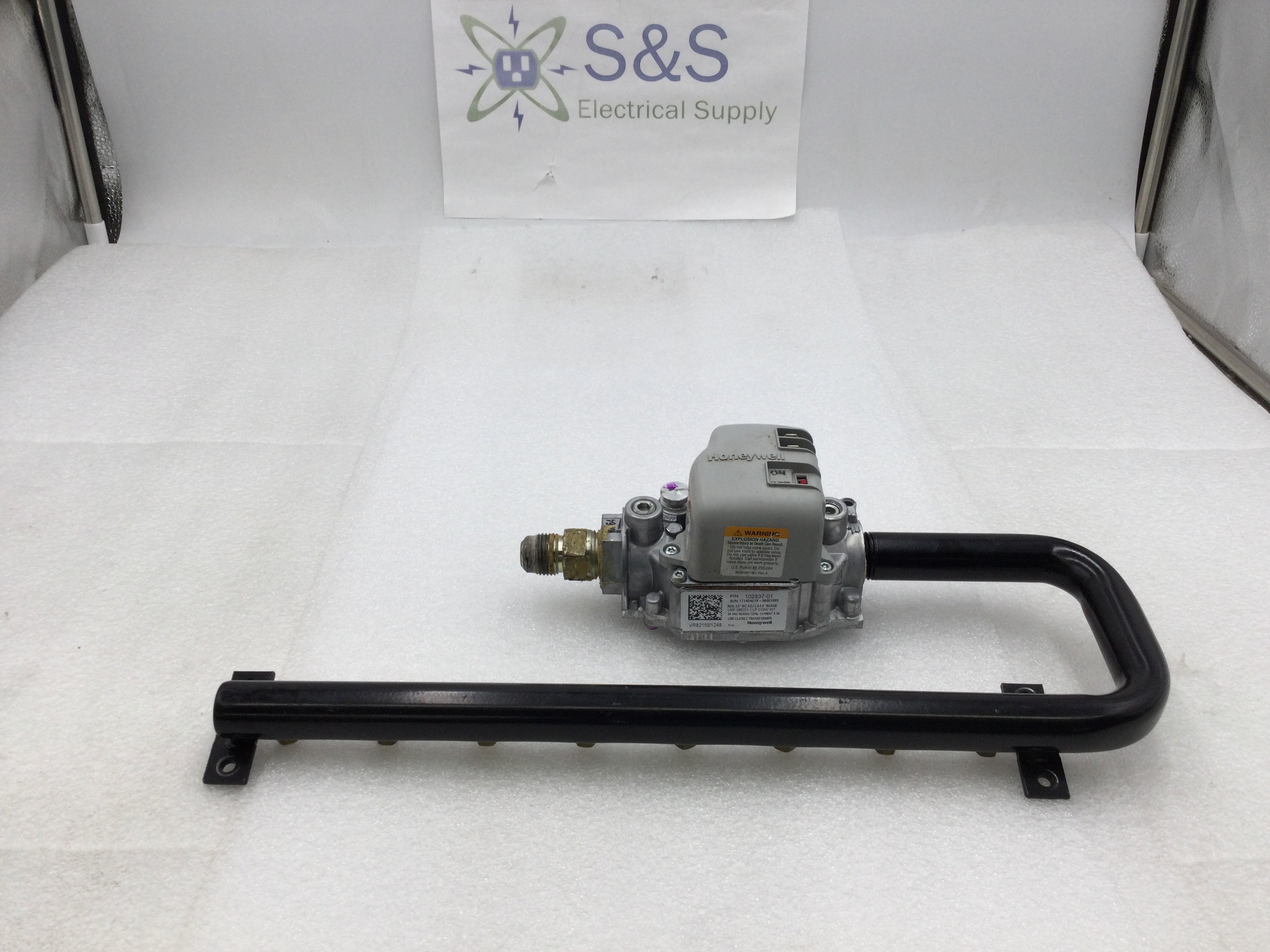 Honeywell VR8215S1248 24 VAC Furnace Gas Valve with 8 Outlet Manifold