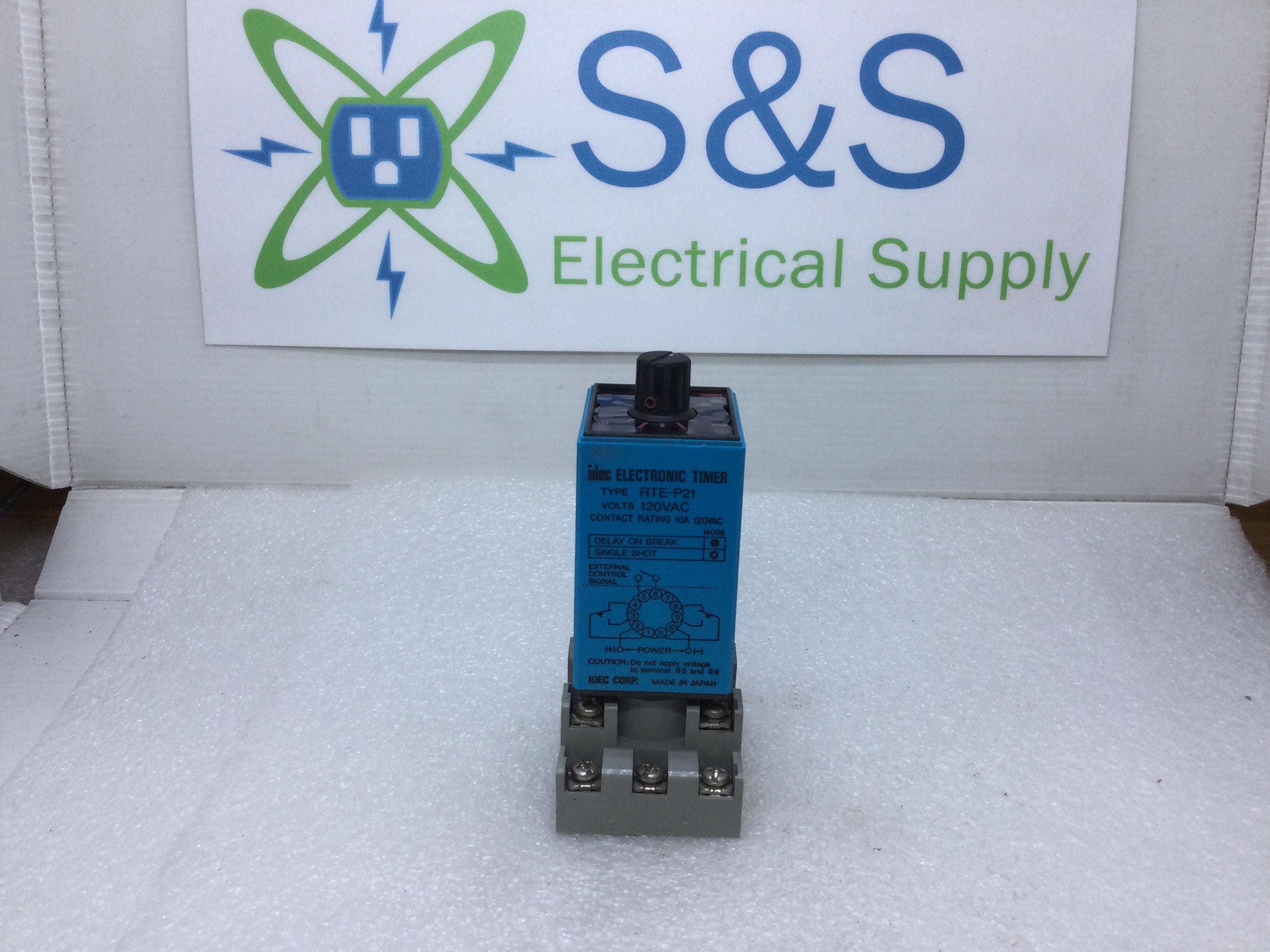IDEC Electronic RTE-P21 120V Digital Switch Timer