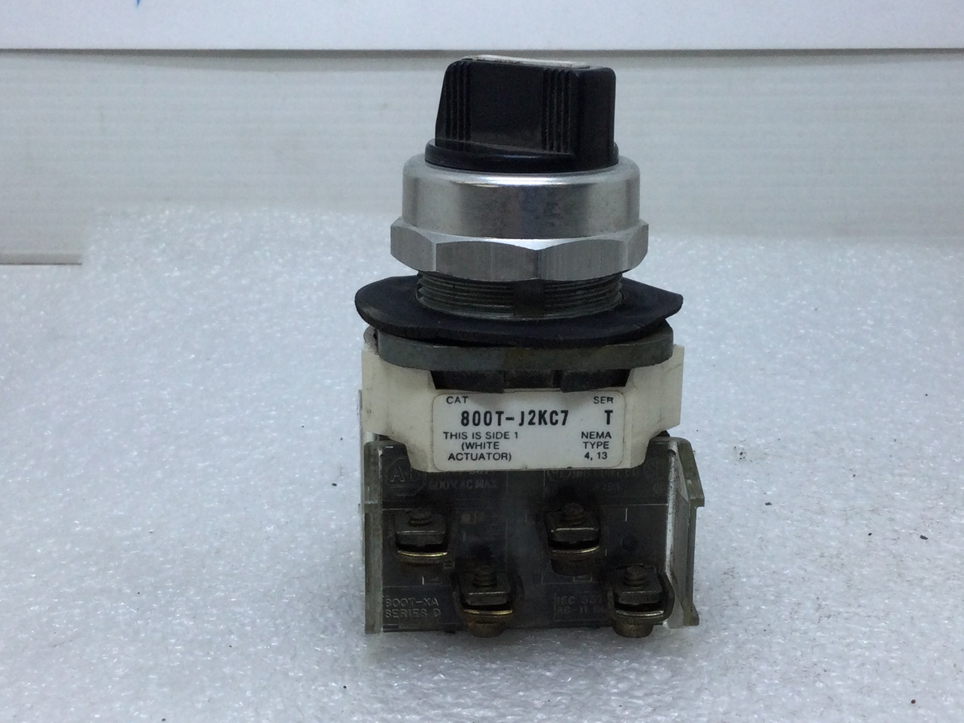 Allen-Bradley 800T-J2KC7 3-Position Selector Switch Series T NEMA 4,13