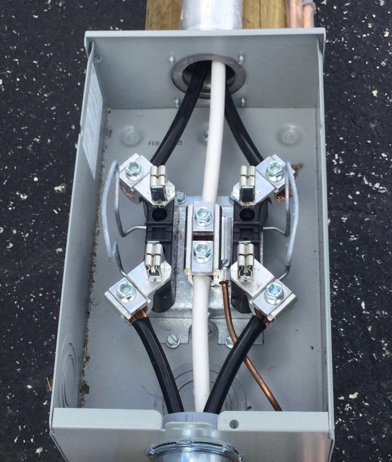 Eaton BR/FPCL200A-20' 200 Amp 1 Phase 120/240V 20' Load center/Meter Power Pole