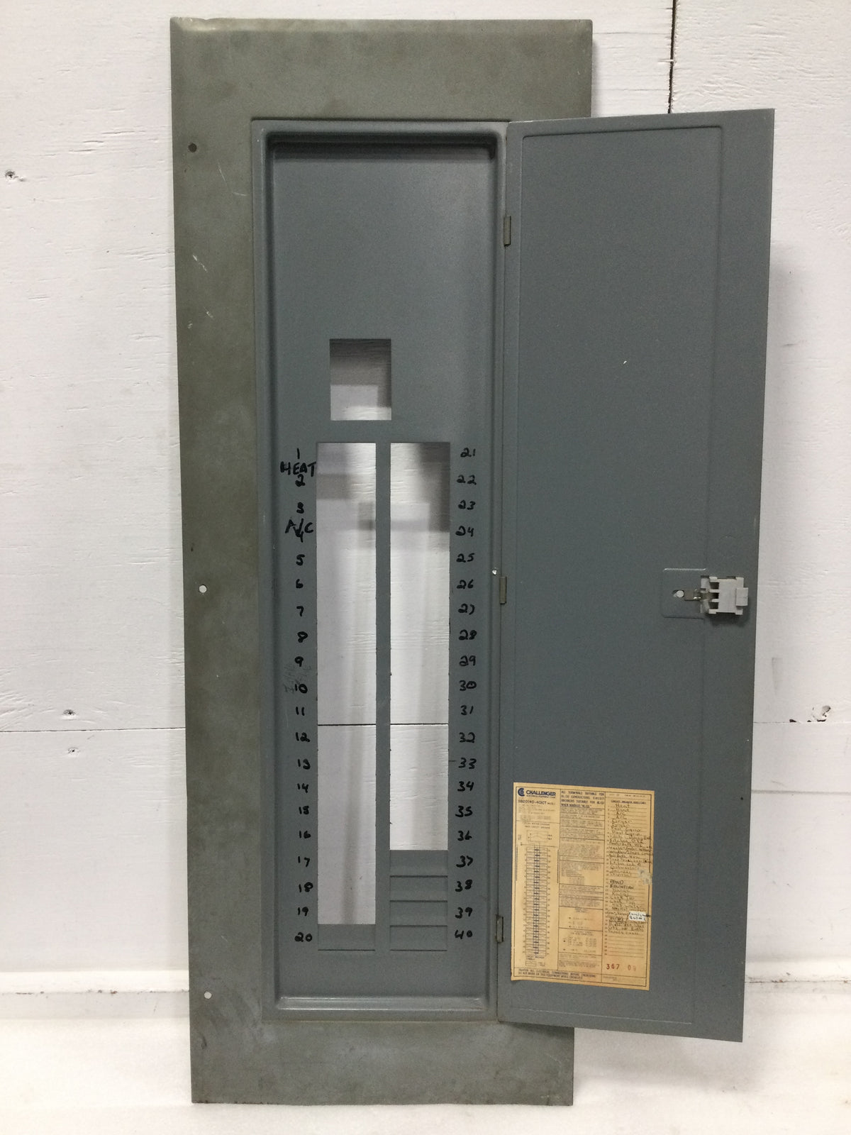 Challenger SB20(40-40)CT 200 Amp 40 Space 120/240V Door w/Main 41