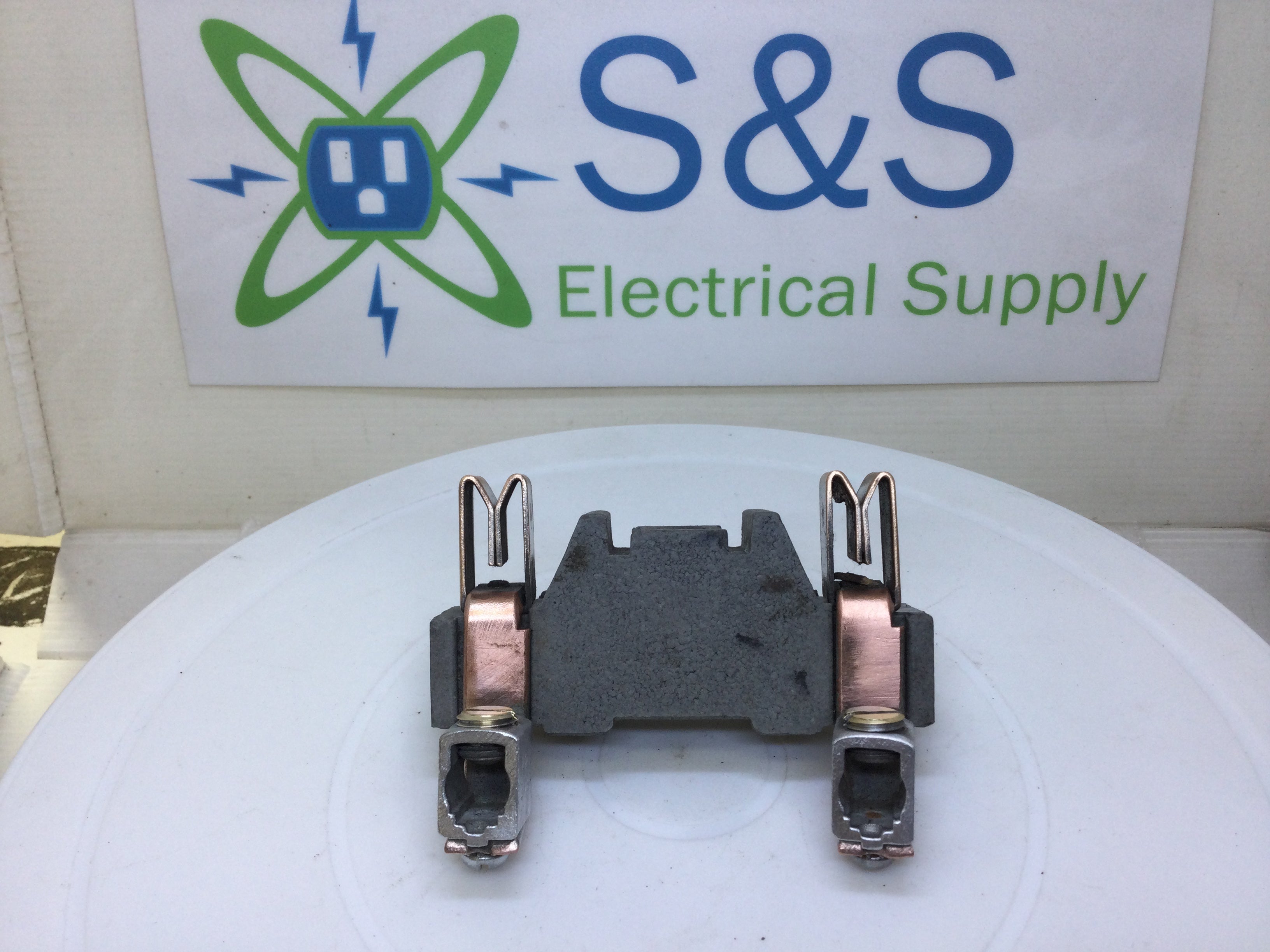 Weco D-14 100 Amp 120/240v Porcelain Meter Socket Replacement Part