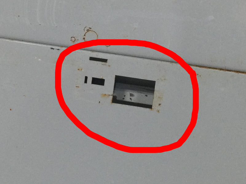 GE TLM2020WS/F 200 Amp 40 Space 120/240V Panel Door 31 3/4" x 15 3/8" - Flawed