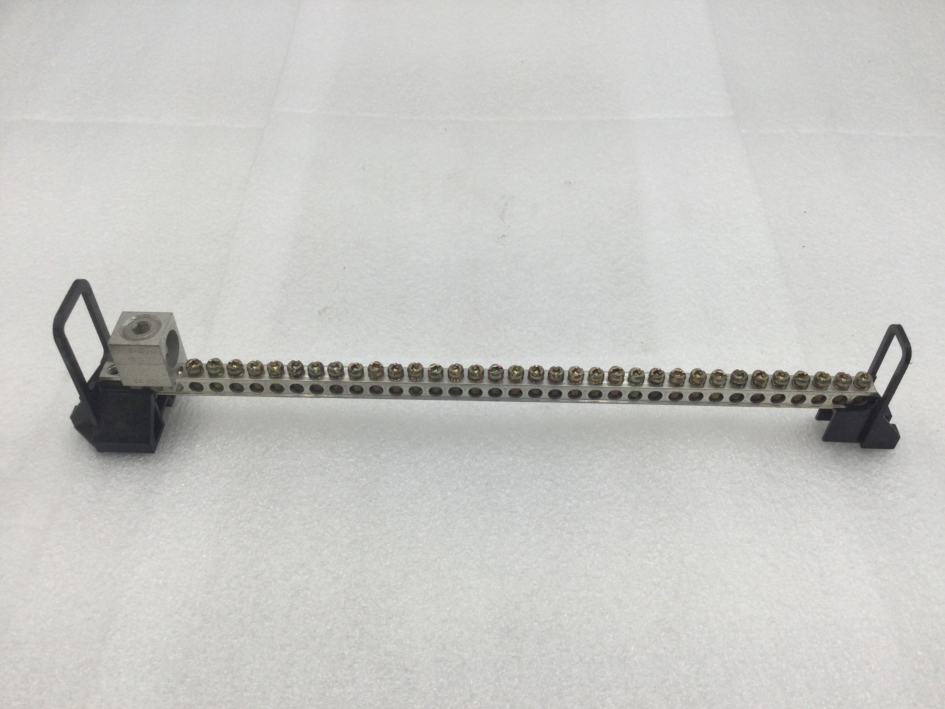 Eaton/CMC 38 Position Isolated Neutral Bar with CA-301 Lug 2