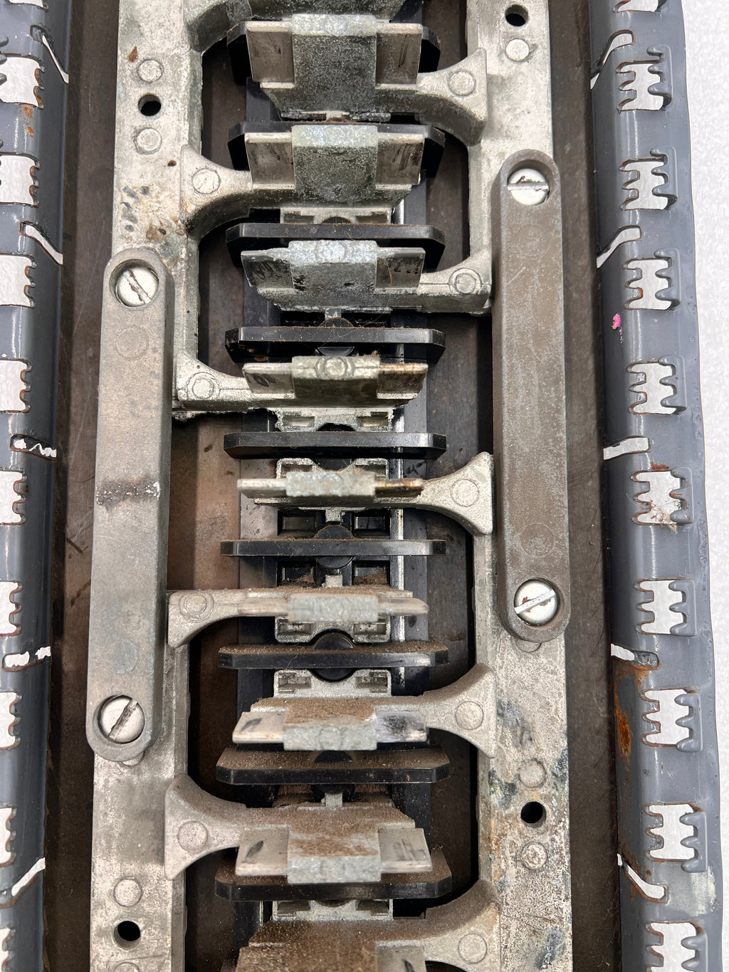 Challenger Panel Challenger Panel Guts 200A Main Breaker 20/40 Space Split Buss