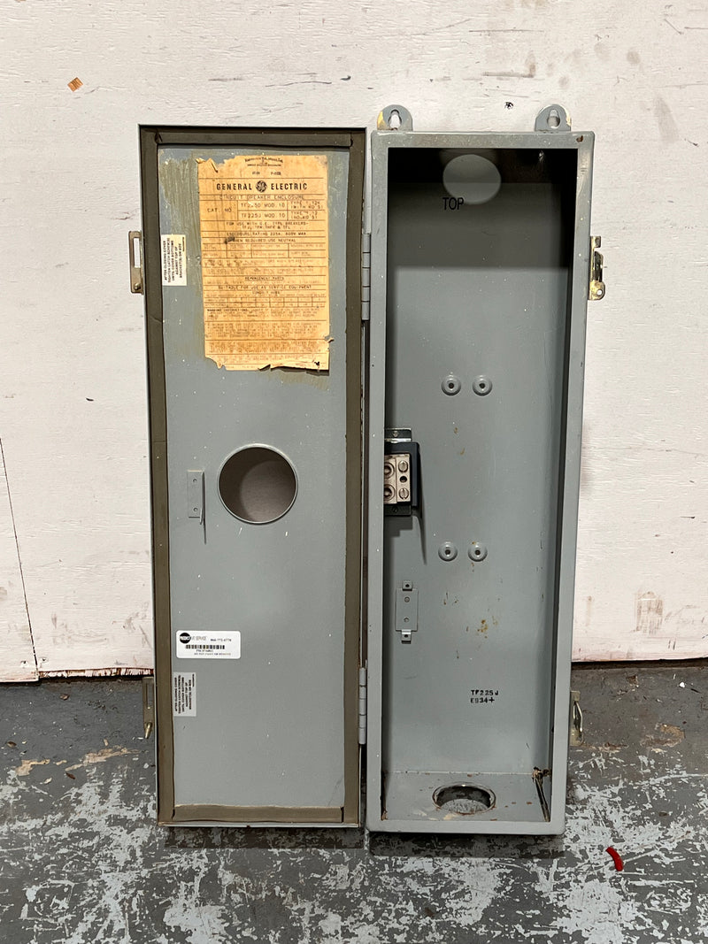 GE Circuit Breaker Enclosure TF225J with Knockouts 225 Amp 600v Max Type 1