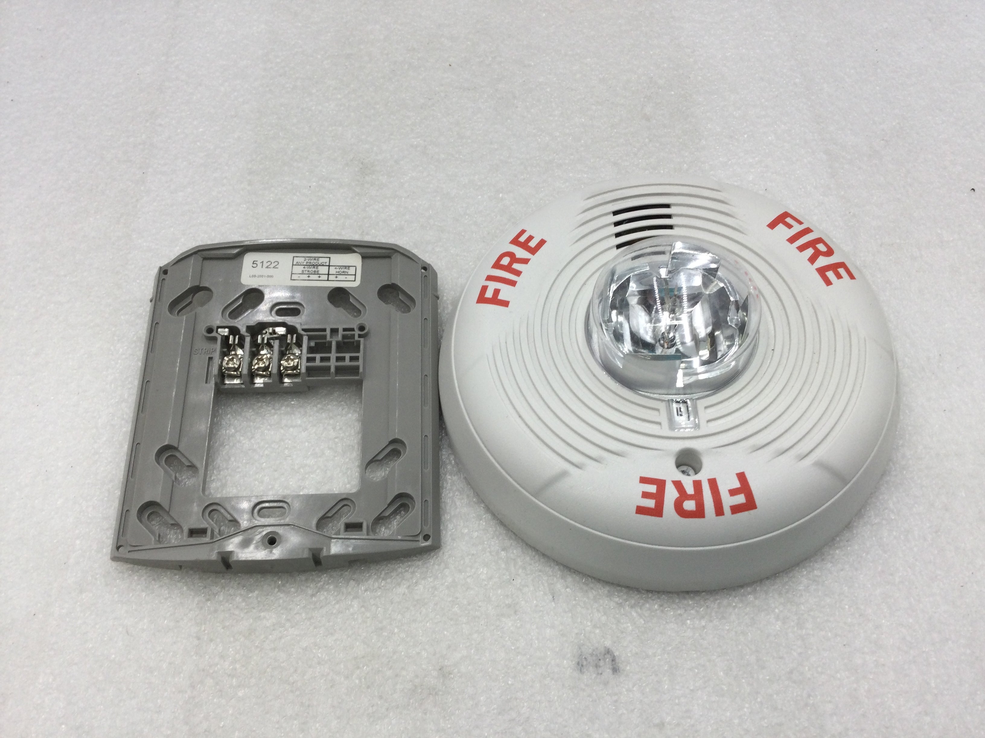 Pc2w System Sensor PC2W White Ceiling Mount Horn/Strobe Low Candela