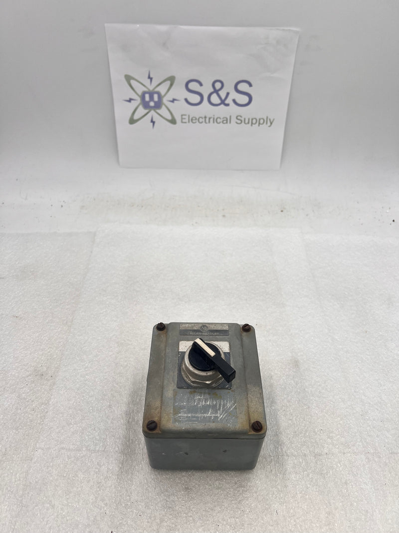 Allen-Bradley 800T-ITZ Push Button Enclosure with 800T-H17 2 Position Selector Switch 600V NEMA 4,13 Series T