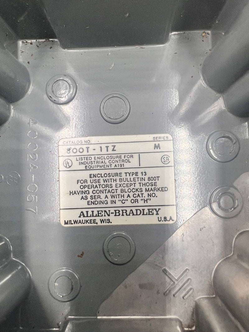 Allen-Bradley 800T-ITZ Push Button Enclosure with 800T-H17 2 Position Selector Switch 600V NEMA 4,13 Series T