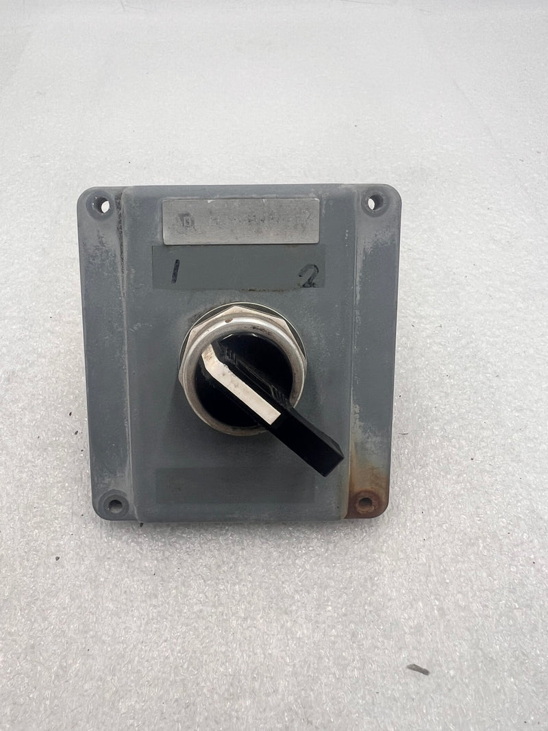 Allen-Bradley 800T-H17 2 Position Selector Switch 600V NEMA 4,13 Series T with 800T-ITZ Cover