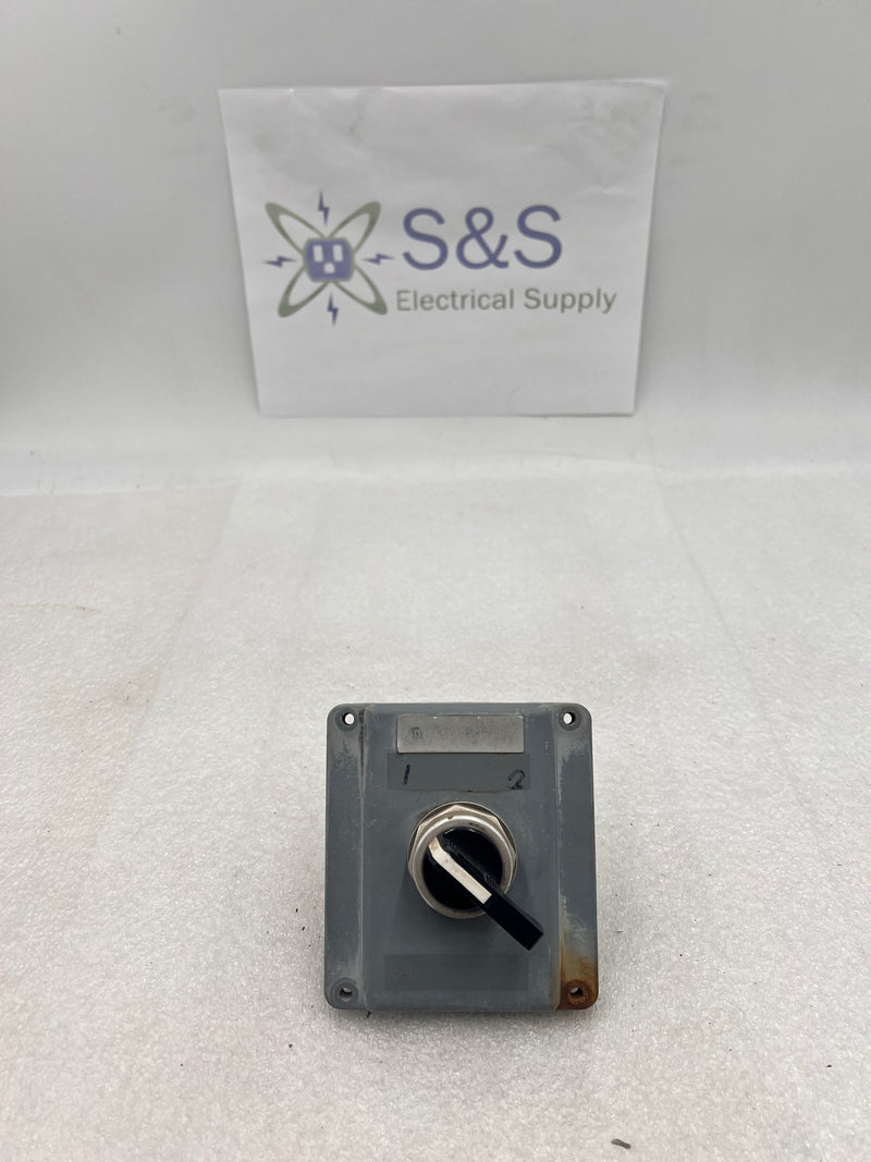 Allen-Bradley 800T-H17 2 Position Selector Switch 600V NEMA 4,13 Series T with 800T-ITZ Cover