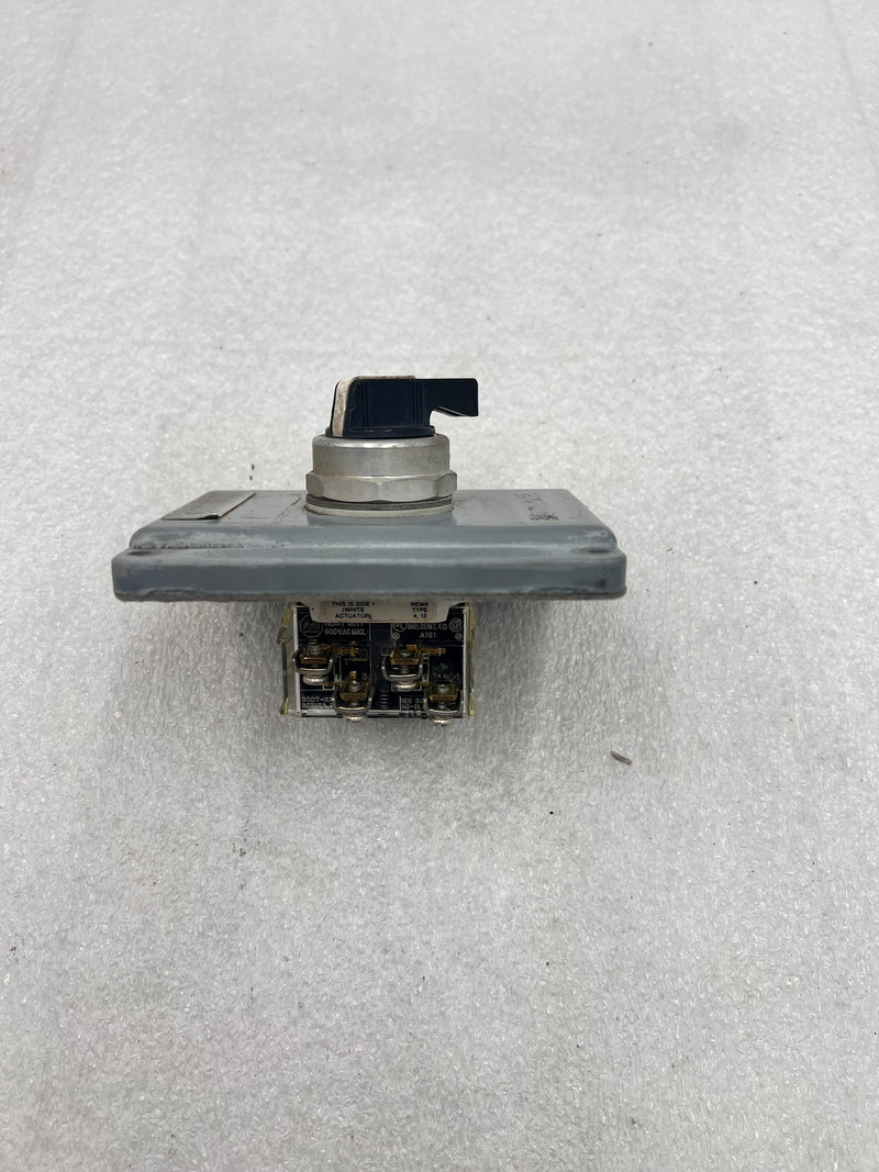 Allen-Bradley 800T-H17 2 Position Selector Switch 600V NEMA 4,13 Series T with 800T-ITZ Cover