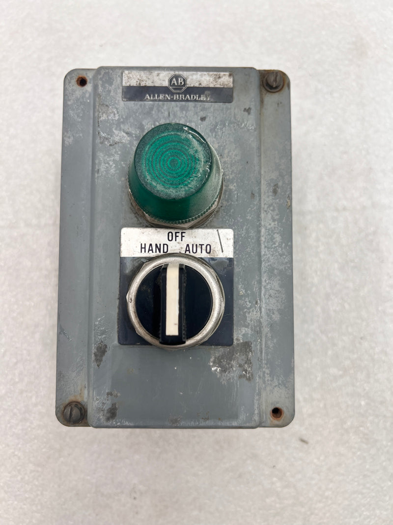 Allen-Bradley 800T-2TZ Series M with Black 3 Selector Switch 600V NEMA 4,13 Series T and 800T-P16 Green Pilot Light