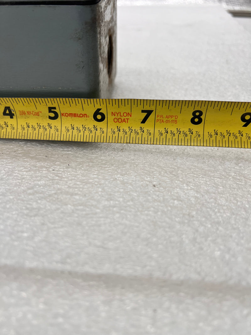 Allen-Bradley 800T-2TZ Series M with Black 3 Selector Switch 600V NEMA 4,13 Series T and 800T-P16 Green Pilot Light