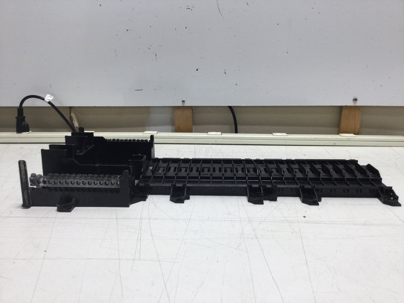 Square D QO140M200 200 Amp 20 Space/40 Circuit 120/240 VAC Load Center Guts Only 9.5" X 21"