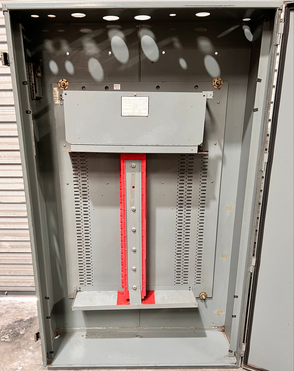 Hcw Riser Square D HCW-3268-8 HCW 3Ph 800A 600V I Line MLO Panelboard 68
