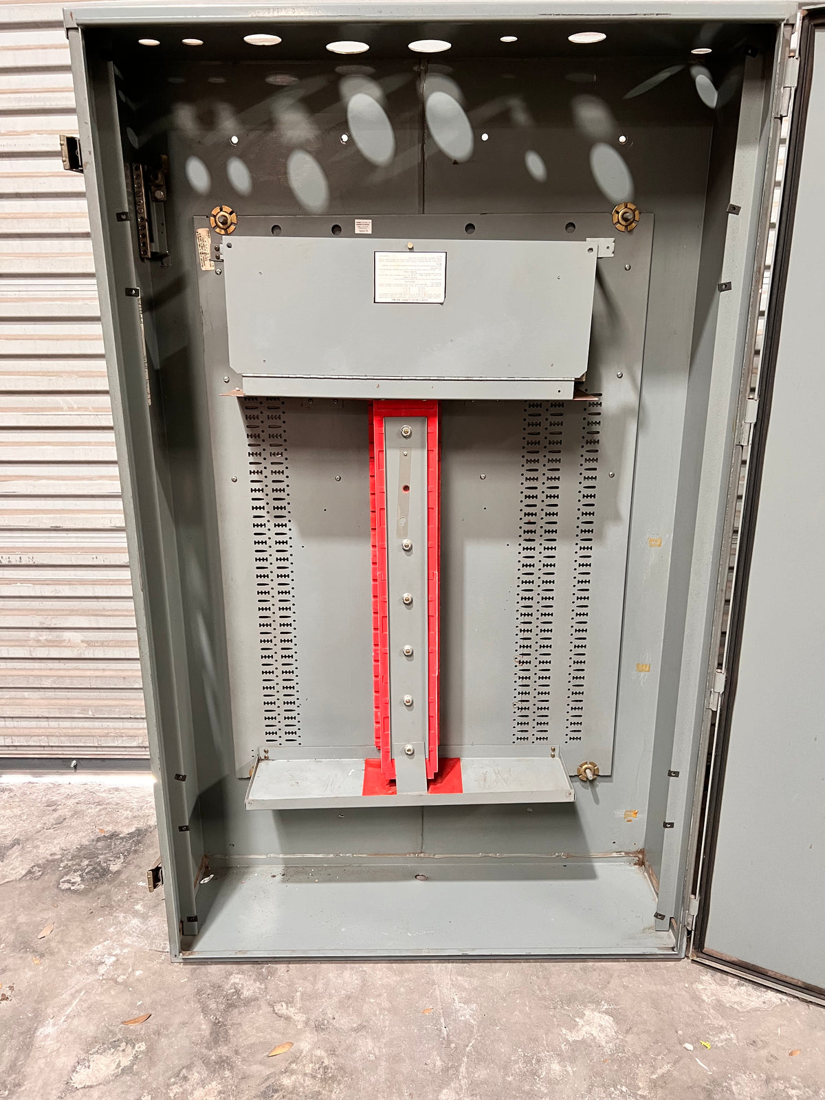 リクエストパネル Square D HCW-3268-8 HCW 3Ph 800A 600V I Line MLO Panelboard 68