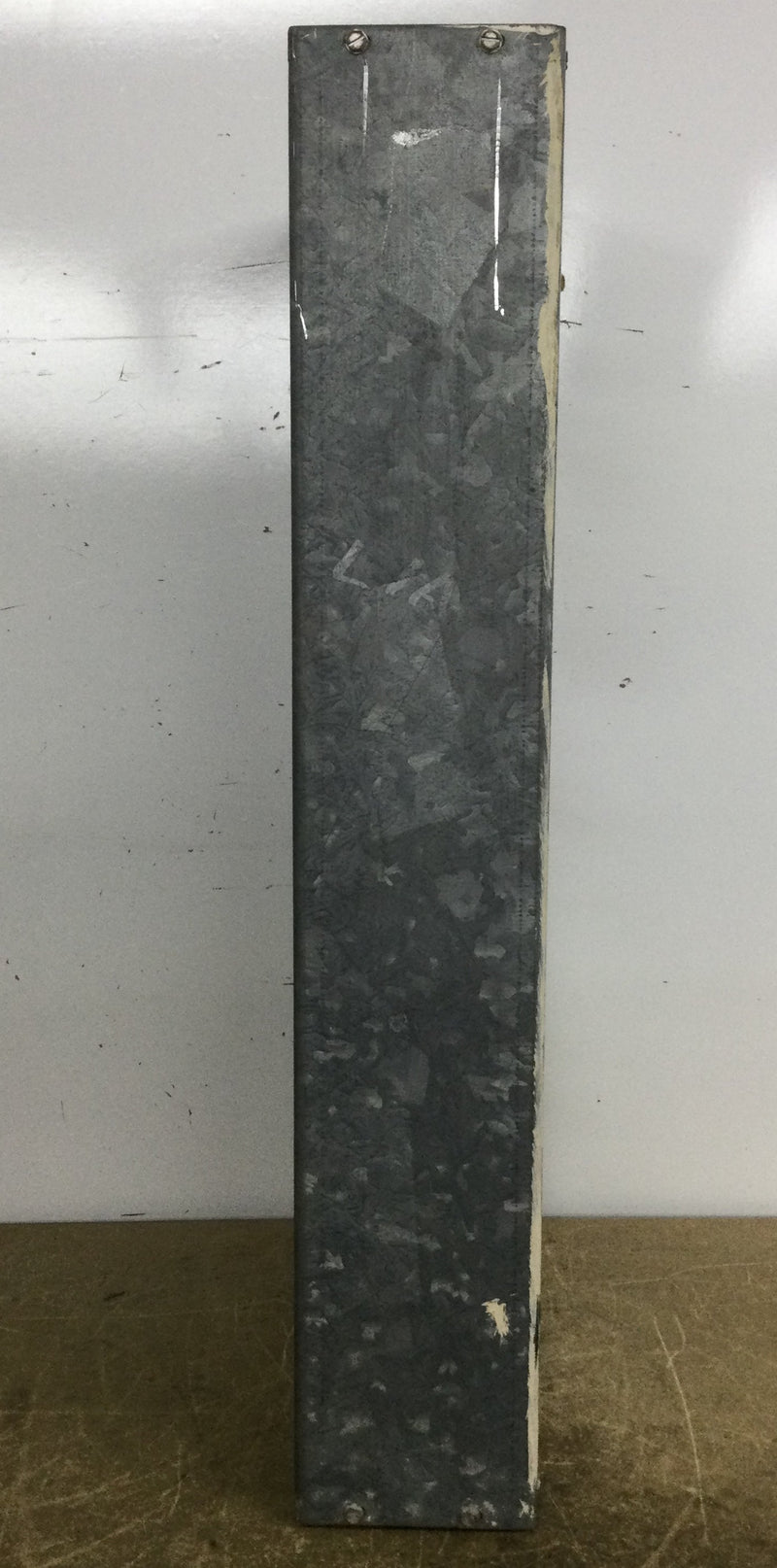 General Electric 100 Amp 9 Space/18 Circuit 120/208 VAC 3 Phase 4 Wire Panelboard Enclosure Type NLAB Dead Front 14" X 28"