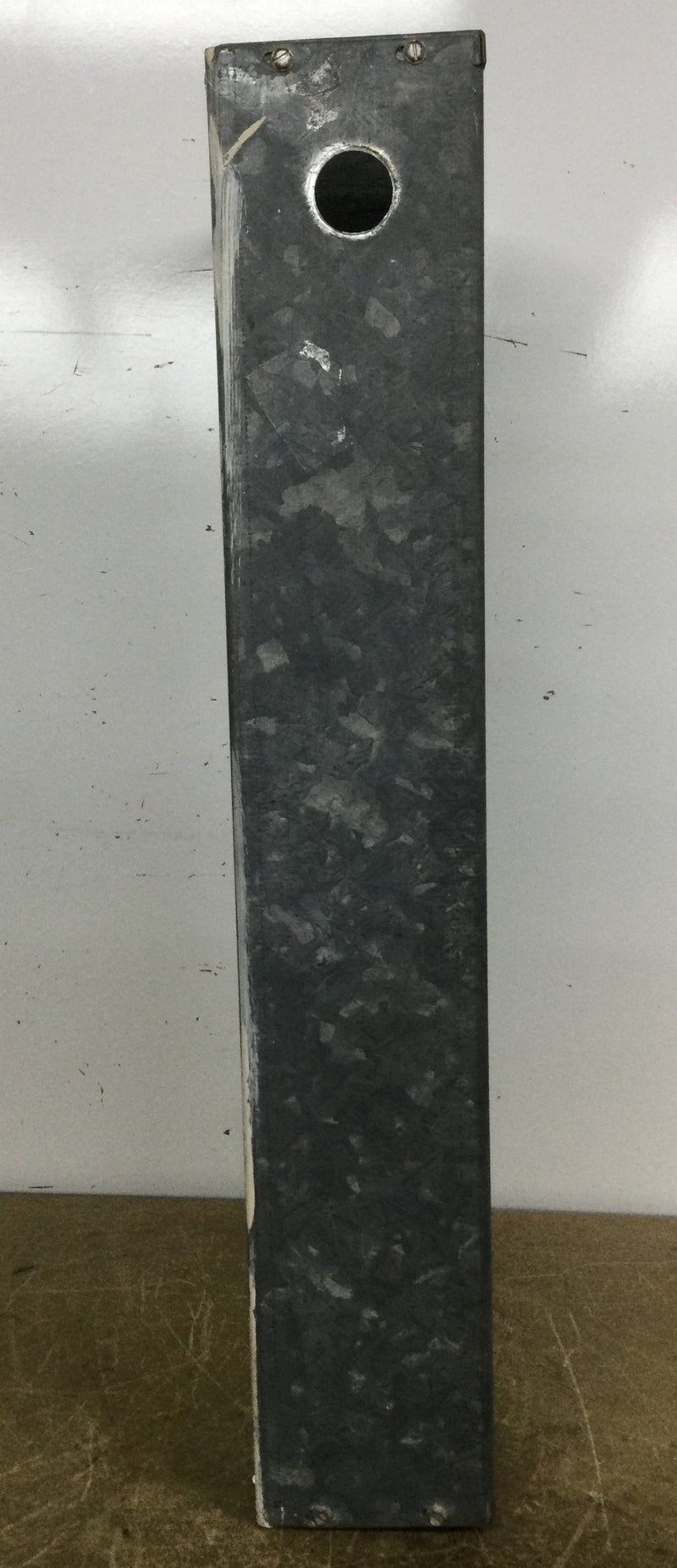 General Electric 100 Amp 9 Space/18 Circuit 120/208 VAC 3 Phase 4 Wire Panelboard Enclosure Type NLAB Dead Front 14" X 28"