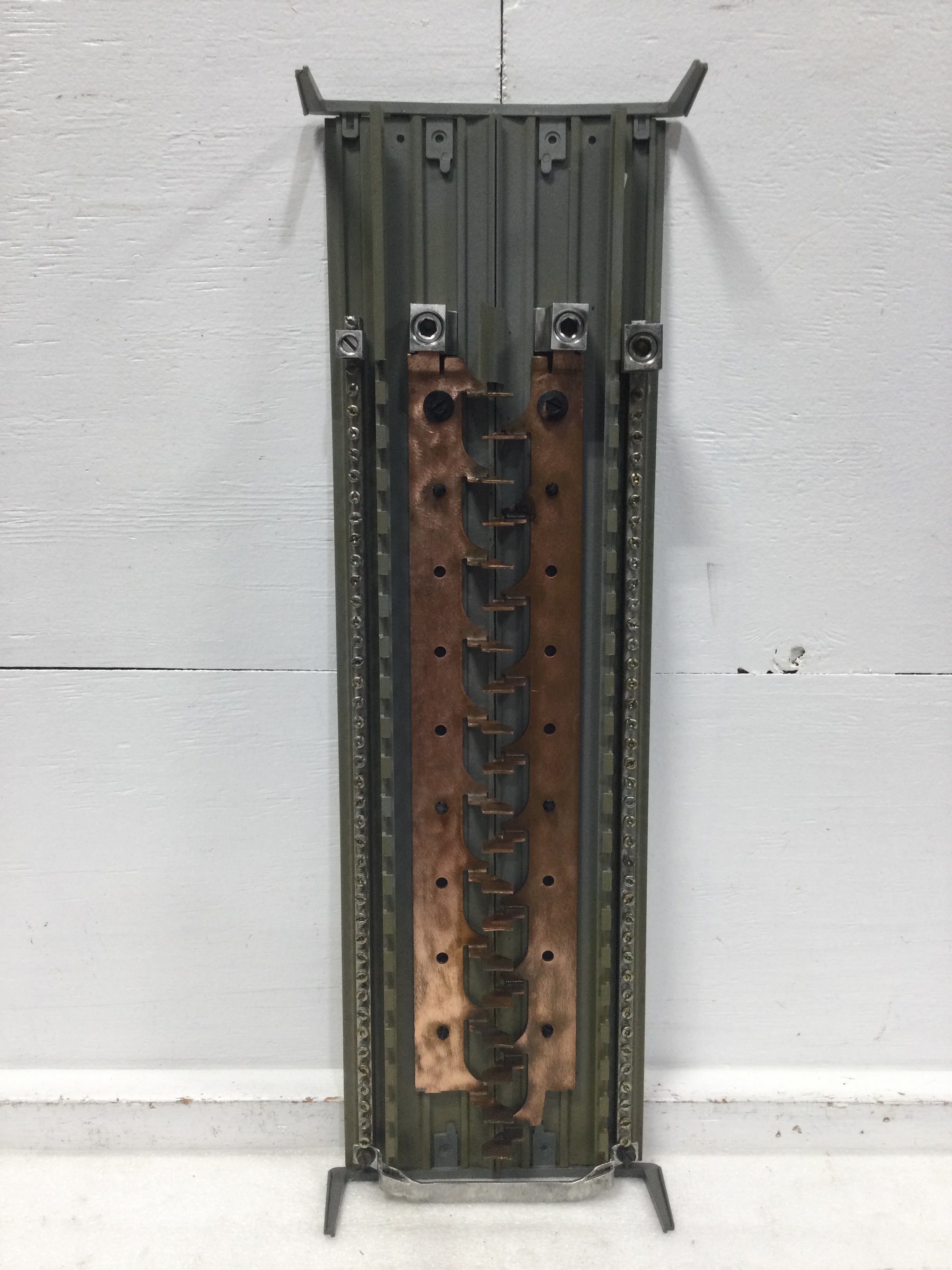 Siemens G4040MB1200CU 200 Amp 20 Space Copper Buss Load Center Guts On