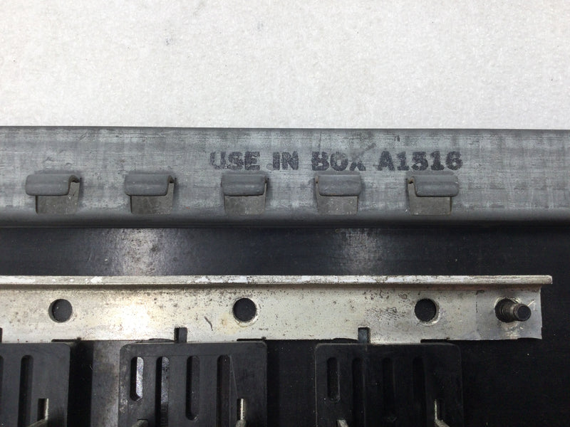 ITE/Gould 200 Amp 8 Space/30 Circuit 120/240 VAC Load Center Guts Only 7" X 16"