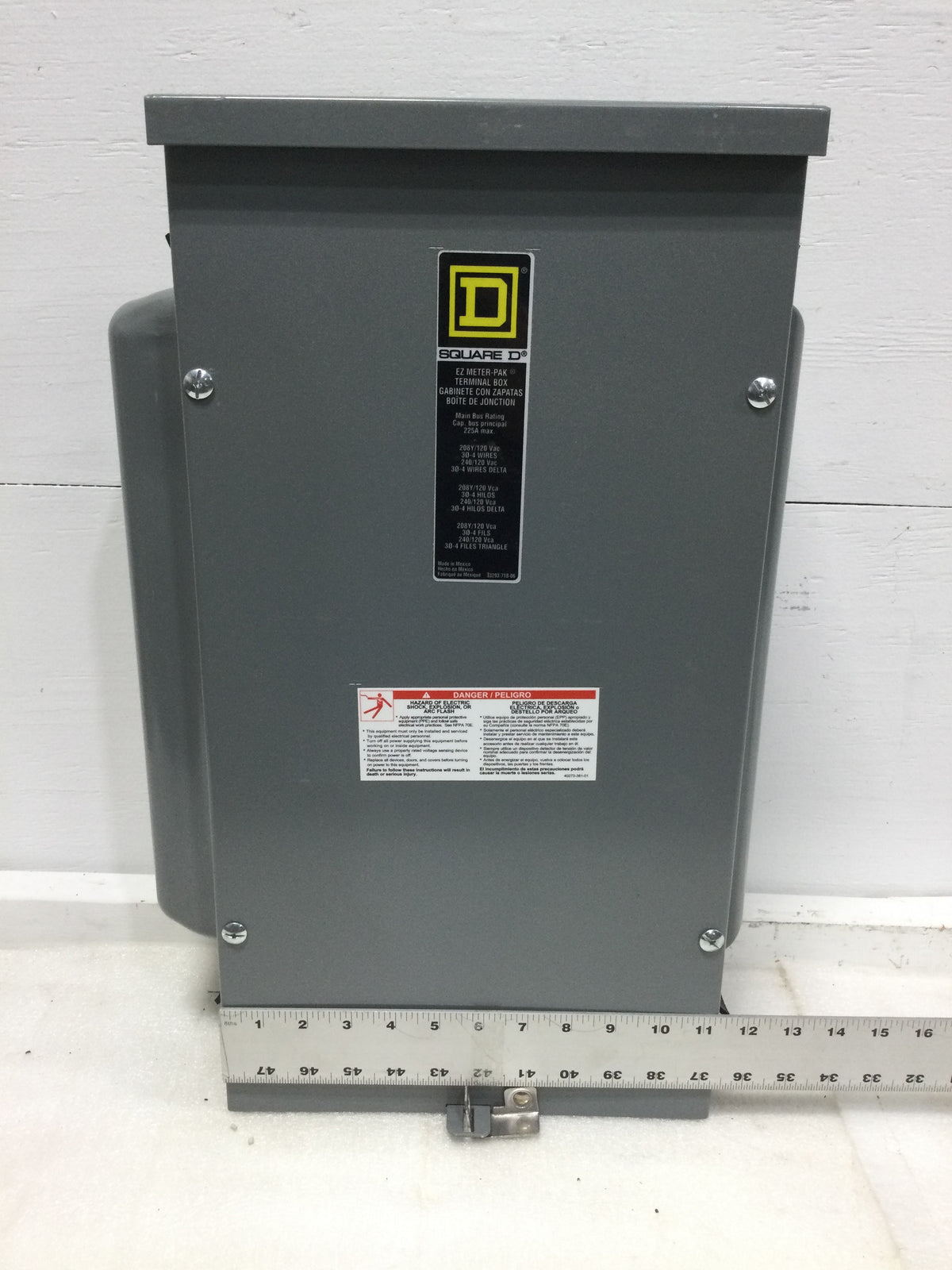 Square D EZ Meter-PAK Terminal Box EZM3225TB Series M03, 225 A, 208/12