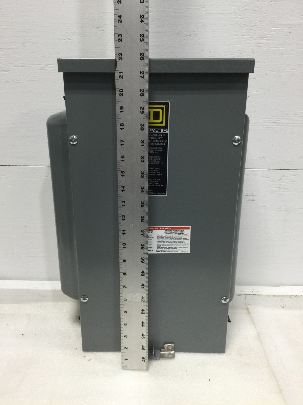 Square D EZ Meter-PAK Terminal Box EZM3225TB Series M03, 225 A, 208/12