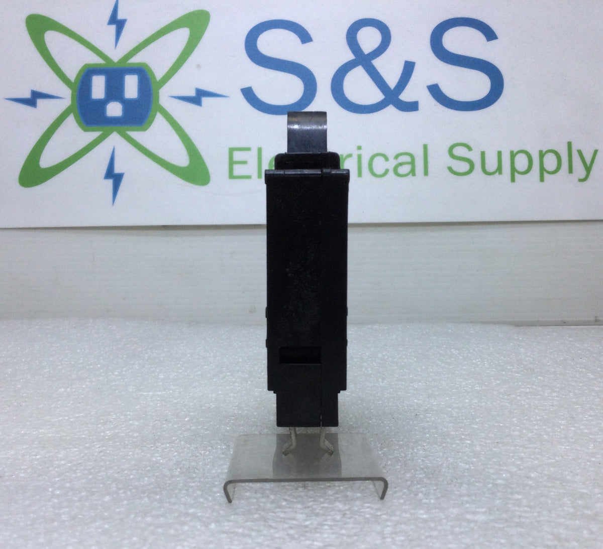 Square D QOT2020 20 Amp 1 Pole 120V Breaker - Old Style - Metal Hook