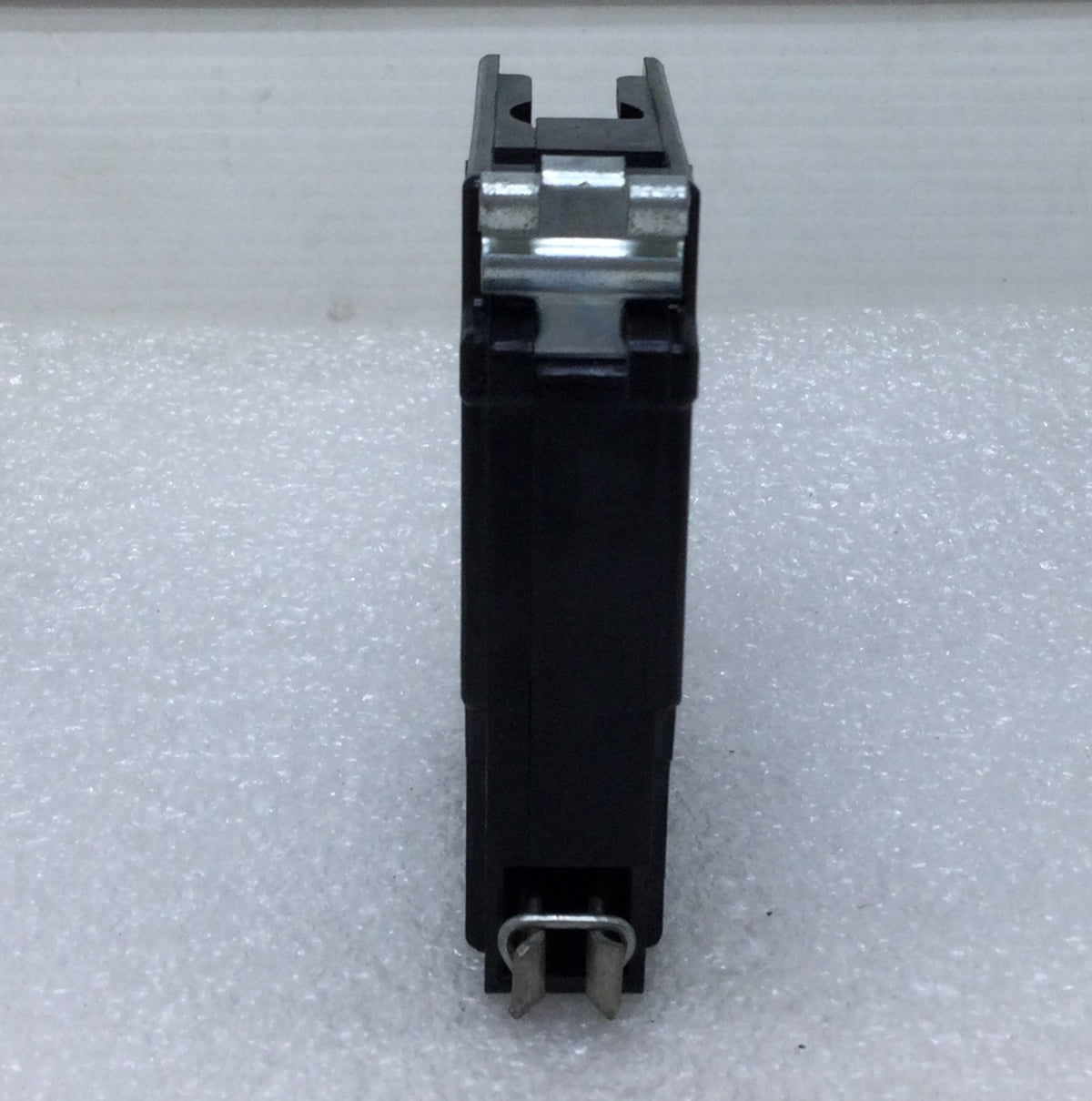 Cutler-Hammer CH120 20 Amp 1-Pole 120V Circuit Breaker – Metal Foot, Full Notch, Used