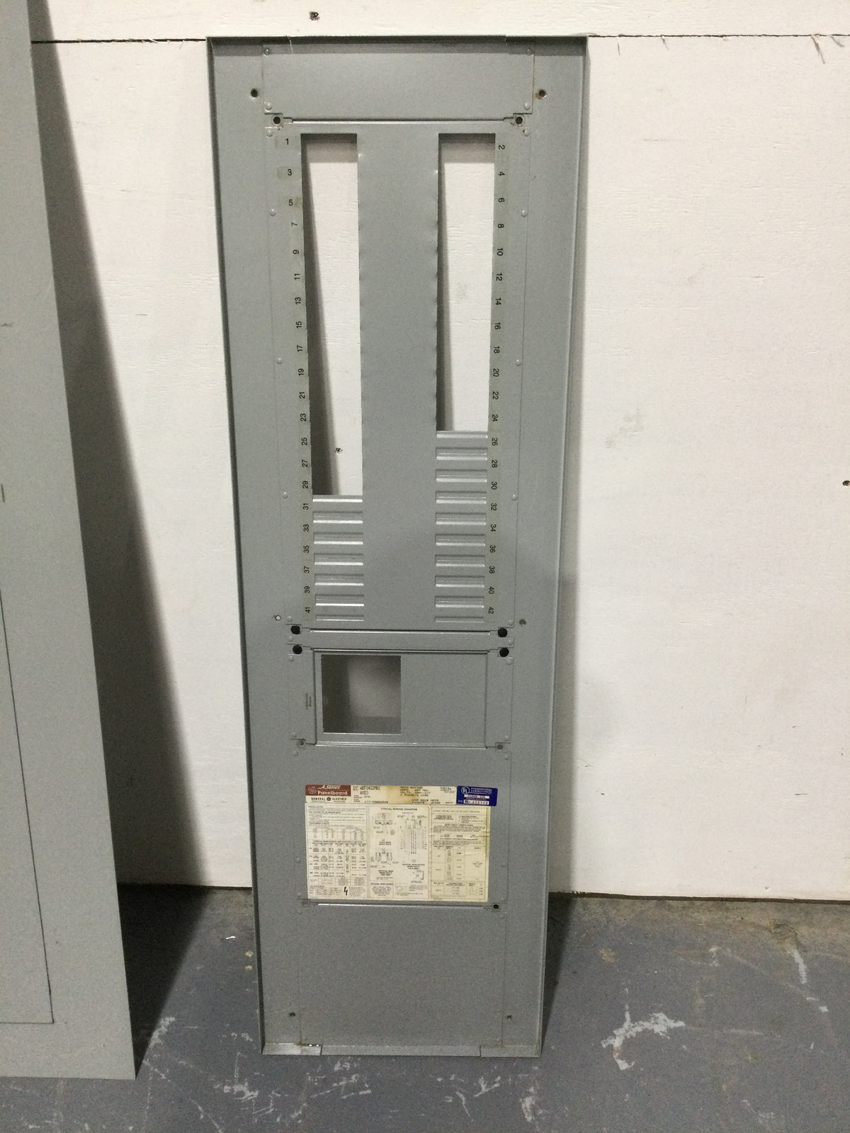 GE General Electric AEF3422MBX 225 Amp 480Y/277V 3-Phase 4 Wire 42-Cir