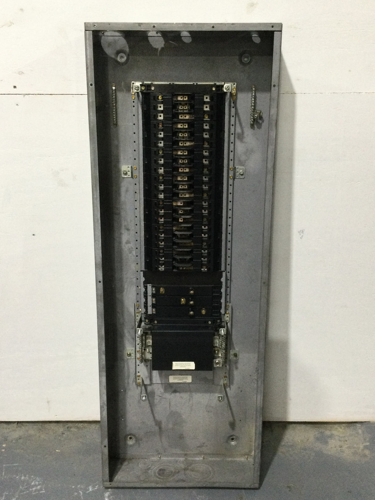 GE General Electric AEF3422MBX 225 Amp 480Y/277V 3-Phase 4 Wire 42-Cir