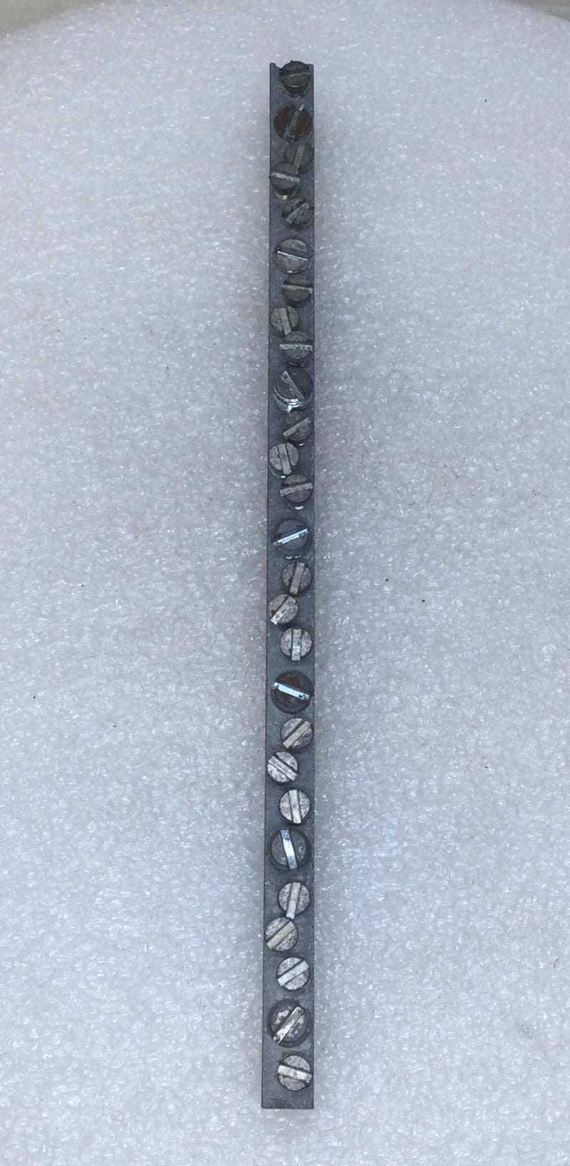 27 Position 4-14 AWG Grounding Bar 8 1/4" x 3/4" - No Lugs