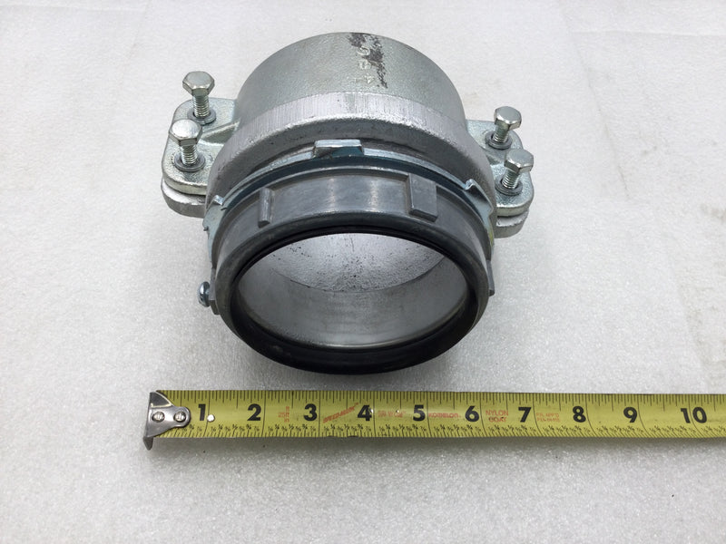 4" Malleable Flexible Conduit Squeeze Style Connector with Insulated Bushing