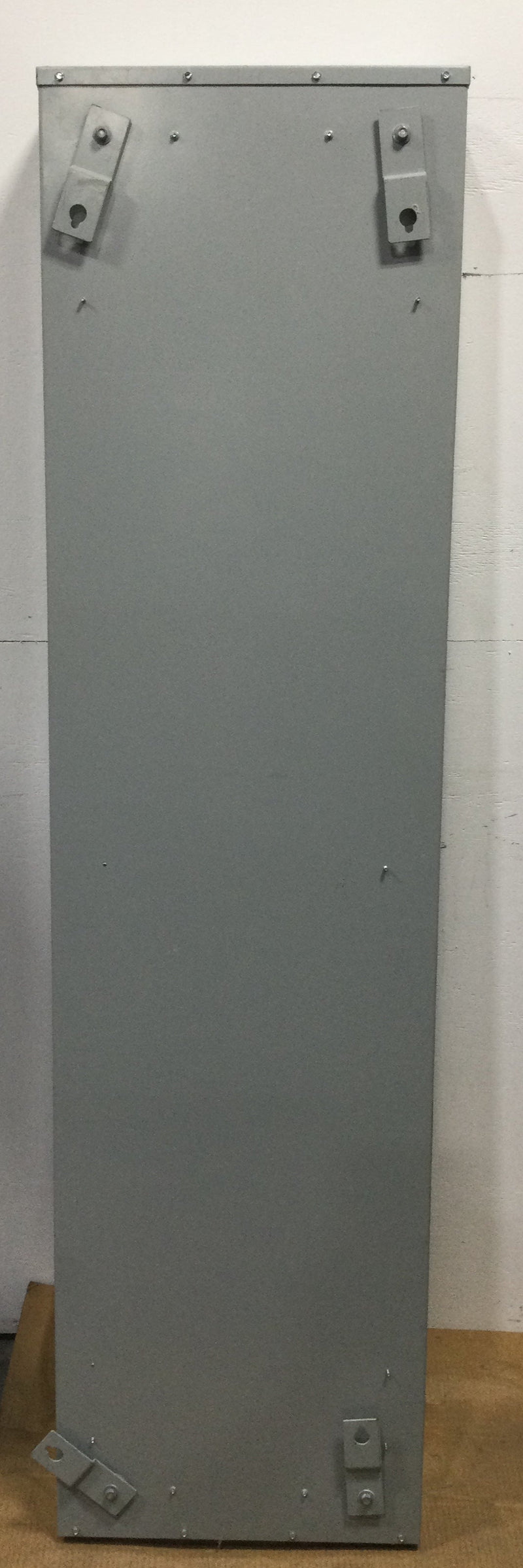 GE AQU3424RCX 400 Amp 208y/120v 3 Phase Panelboard 76-1/2" x 20" x 5-13/16"