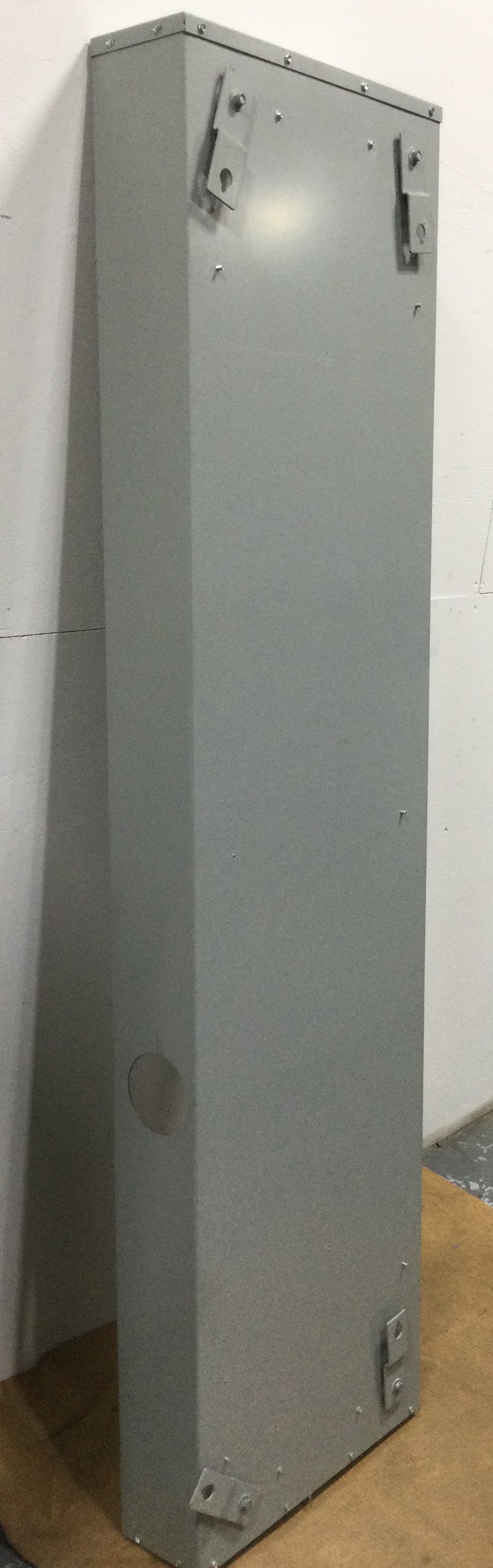 GE AQU3424RCX 400 Amp 208y/120v 3 Phase Panelboard 76-1/2" x 20" x 5-13/16"