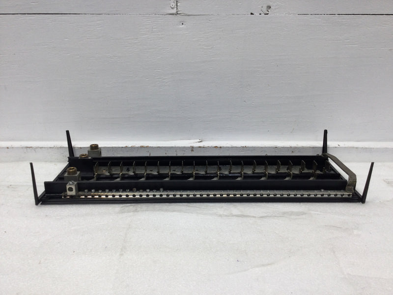 Siemens G4040ML1200 200 Amp 40 Space 120/240V Load Center Guts Only 9" x 24"