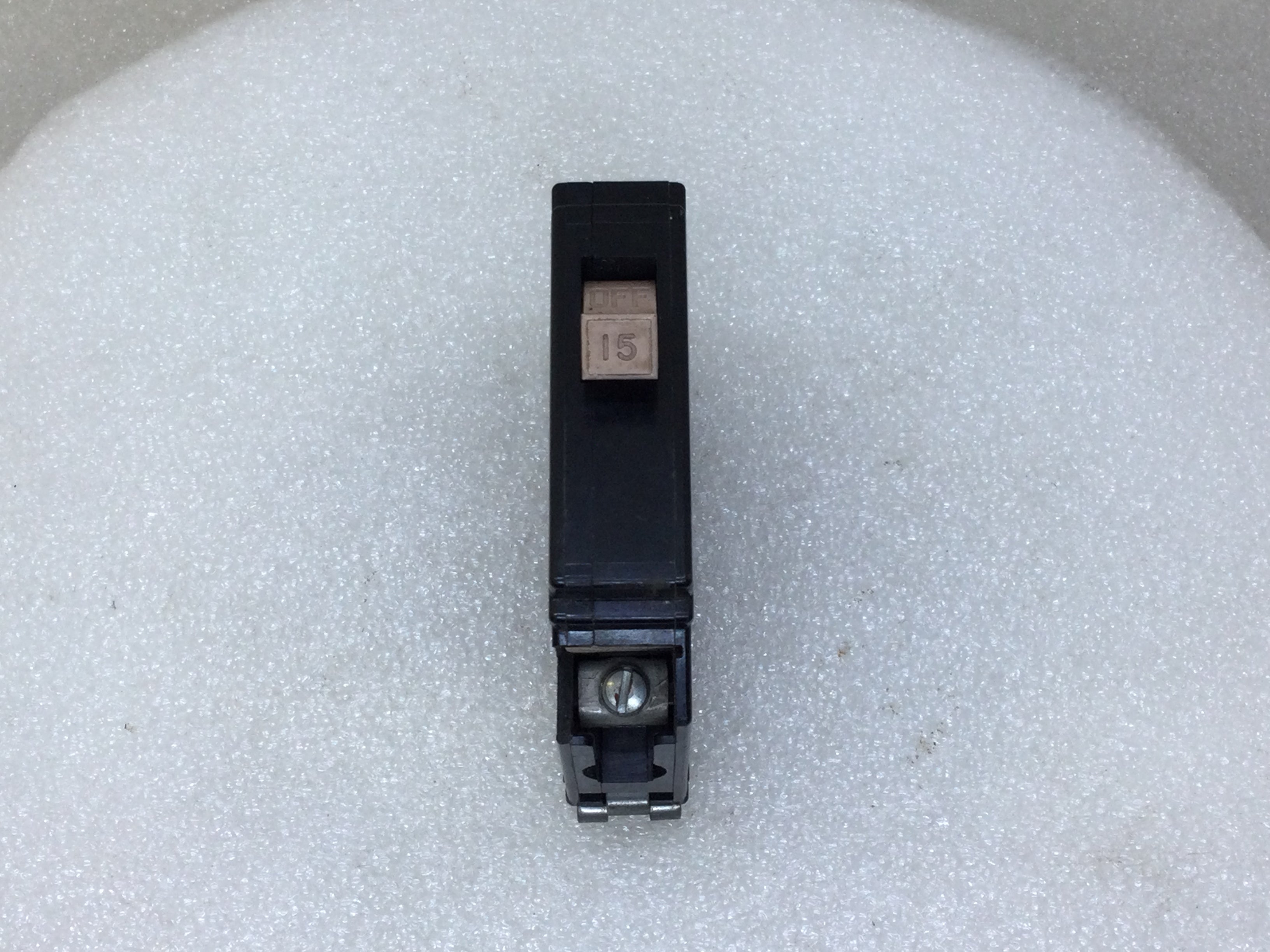 Cutler Hammer CH115 15 Amp 1 Pole 120/240V Circuit Breaker - Cosmetic