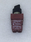 Siemens 3 Position Selector Switch with 2 P30CB10 Contact Blocks 10 Amp 600 VAC