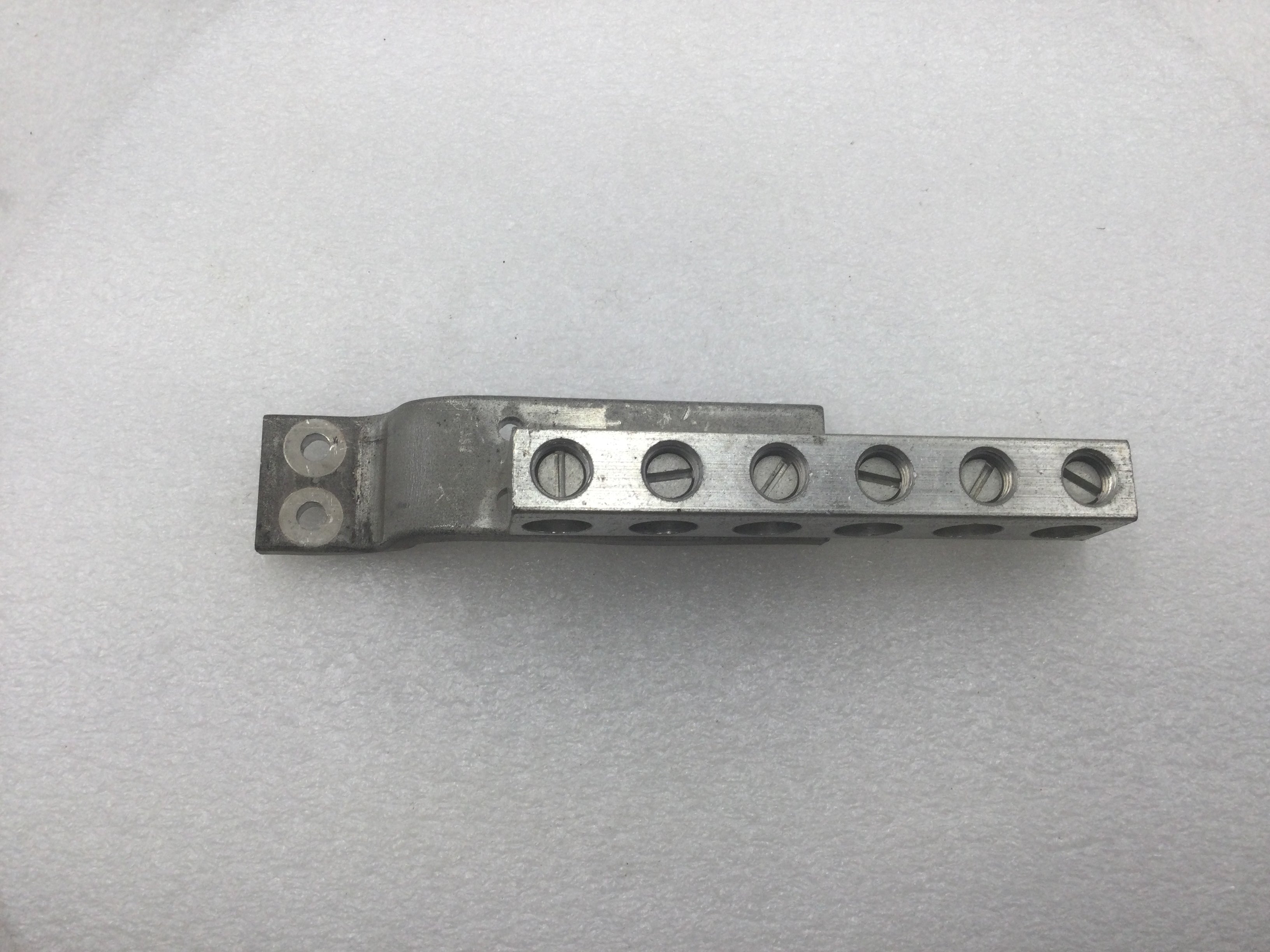 GE TMPR8412R Meter Stack 6 Position Ground Bar Kit 1